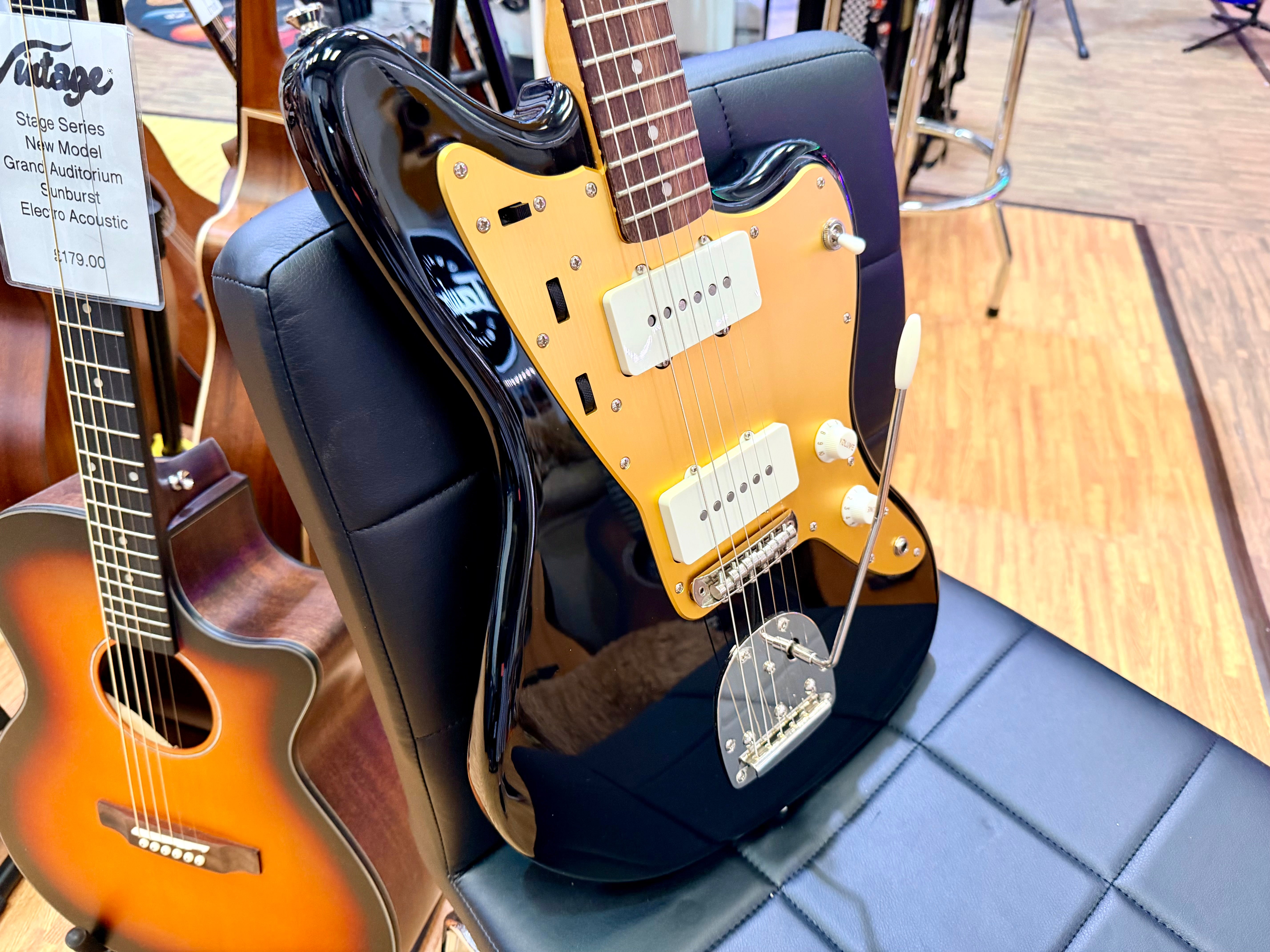 ✨1/250✨ Limited Edition Squier Classic Vibe 60’s Jazzmaster FSR Black & Gold!
