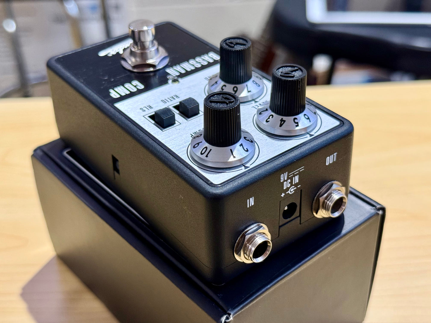 🎸BOXED🎸 Fender Bassman Comp Pedal~ Compressor Guitar Effects Unit!