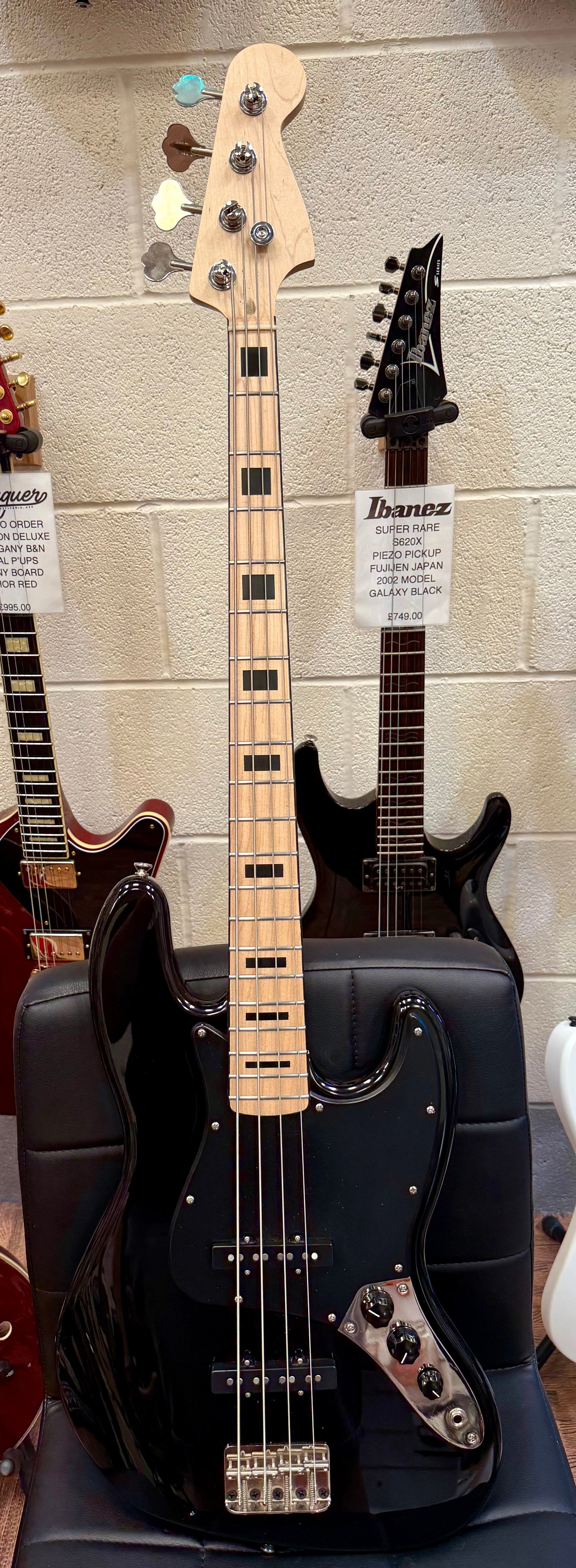🎸 Fender Squier Classic Vibe '70s Jazz Bass~ Black~ Upgraded Neck 🎸