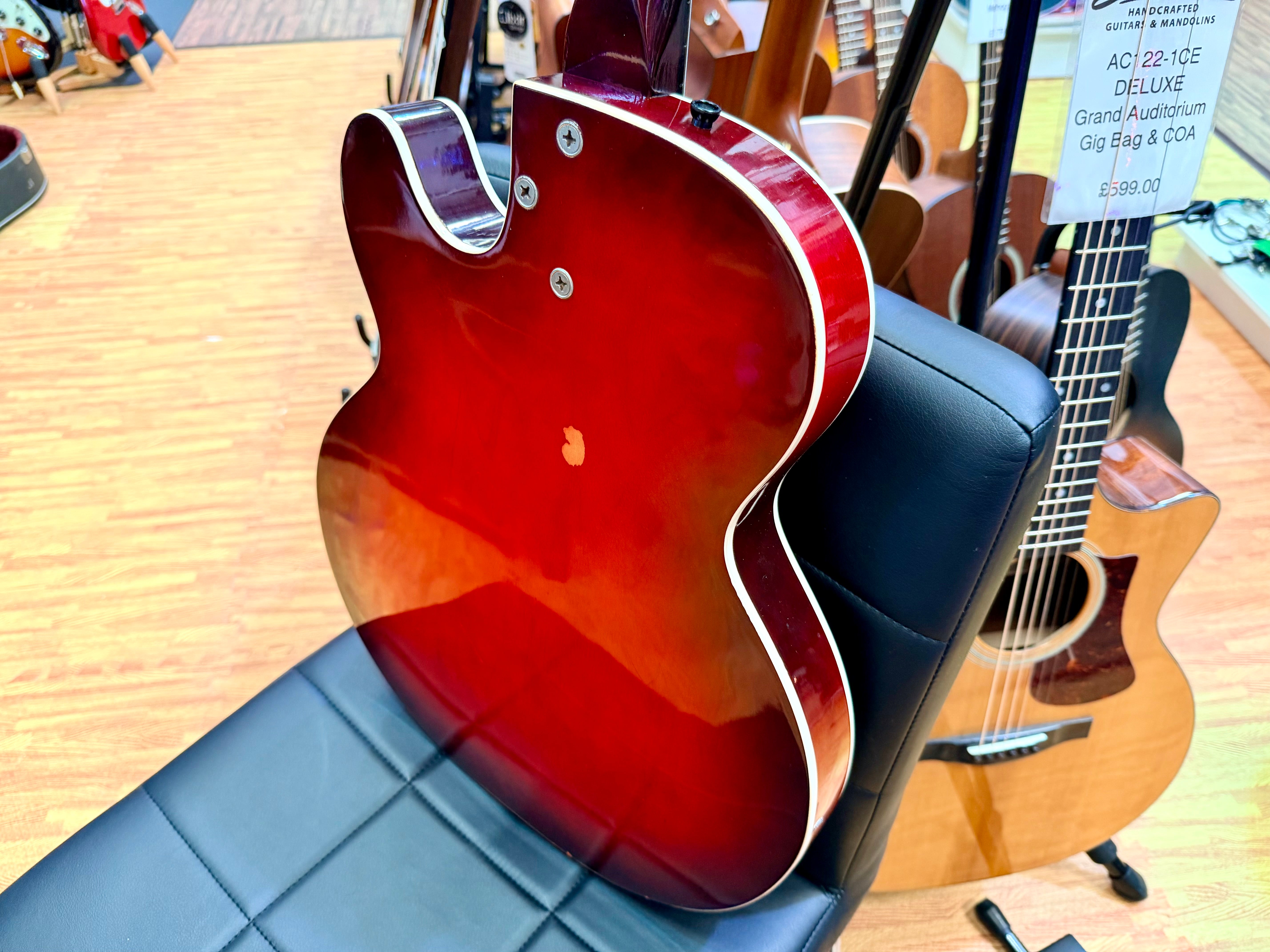 ✨VINTAGE✨ 1963 Harmony H53 Rocket~ Made in USA~ Semi-Hollow D’Armond P’up + Case