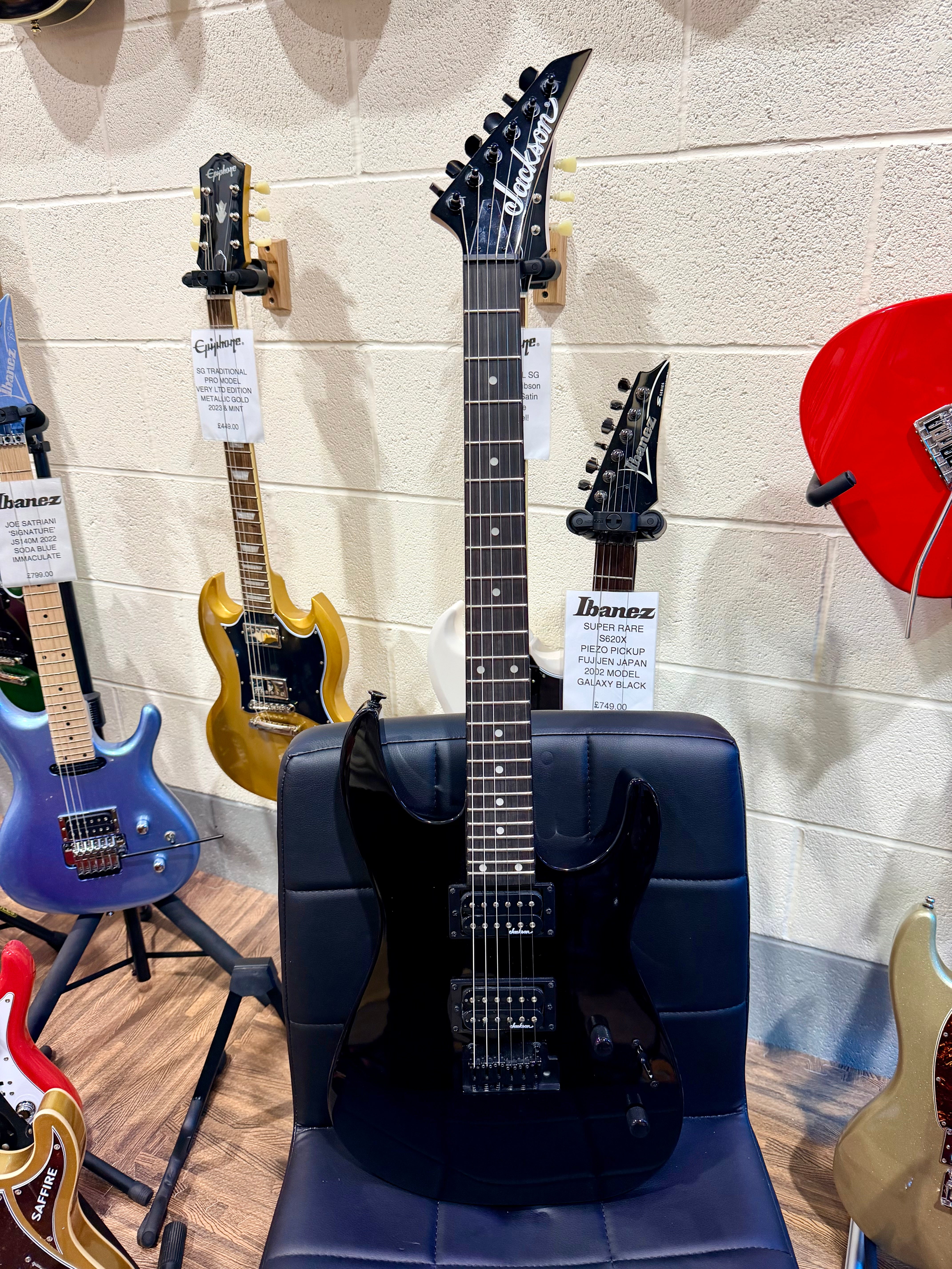 🎸MINT 2022🎸 Jackson Dinky JS11 Gloss Black~ Amaranth Fingerboard~ JS Series!