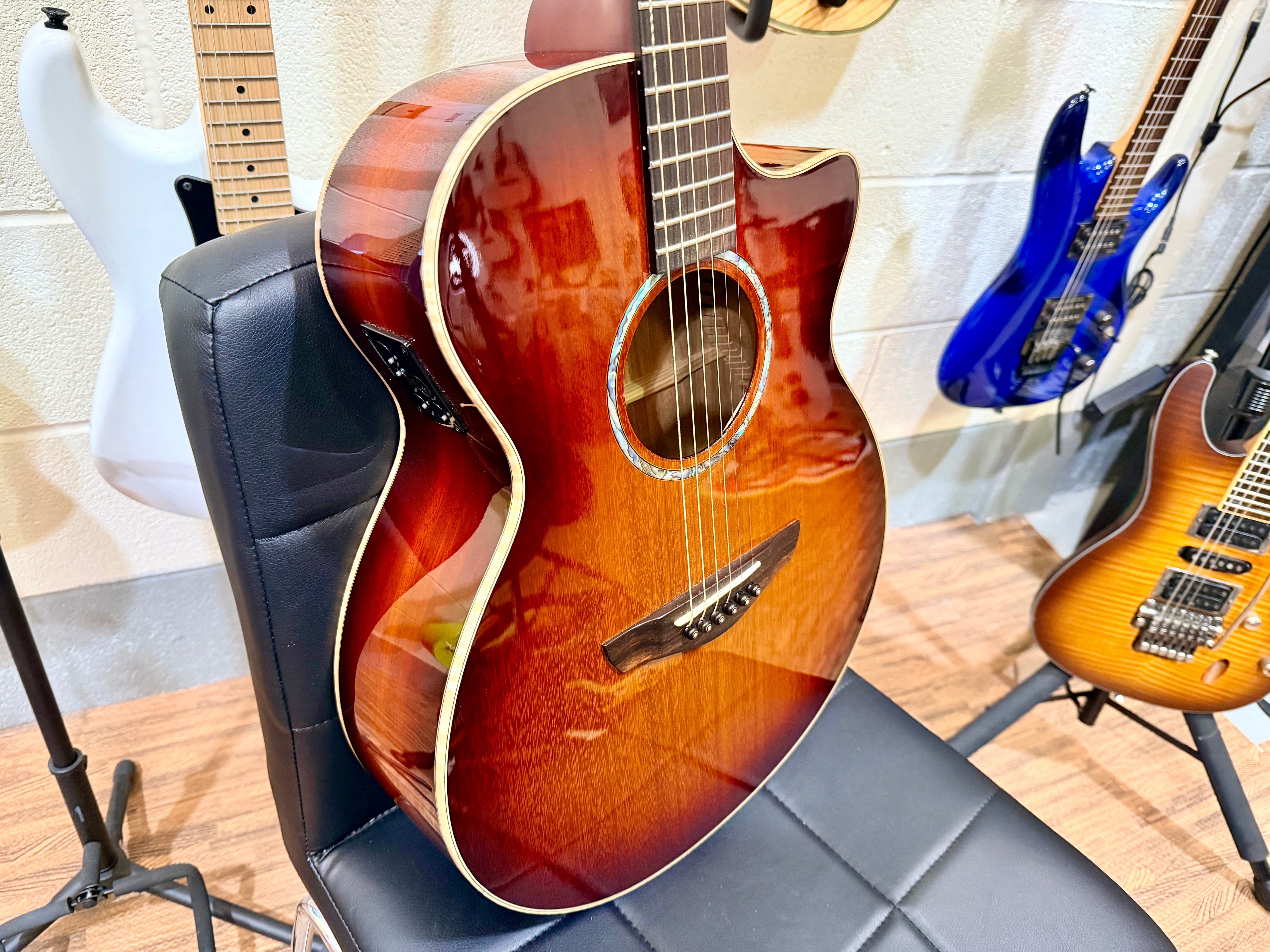 🌟MINT🌟 Faith FVBMB Venus Trembesi Blood Moon Burst~ Electro Acoustic~ Hard Case!