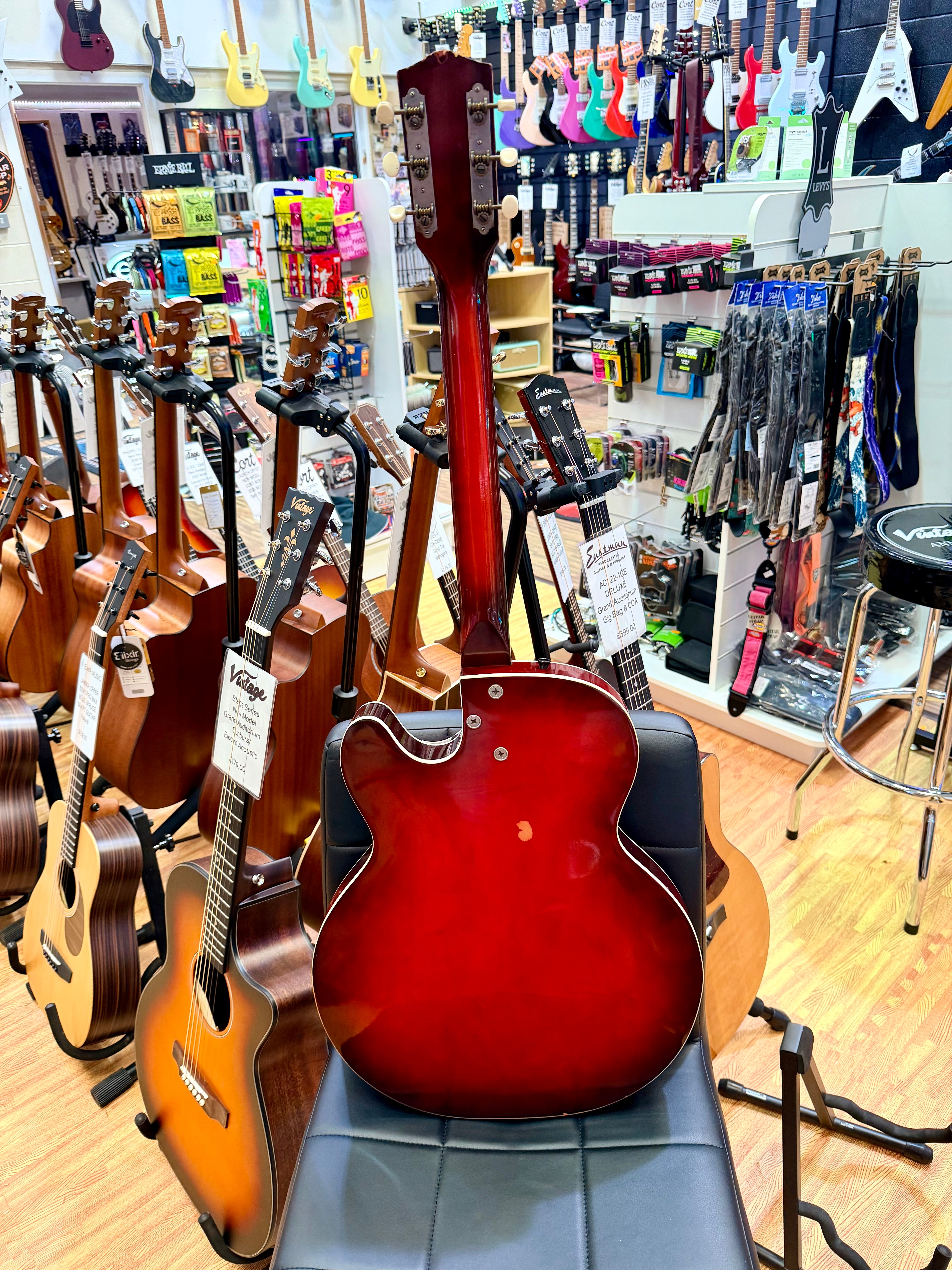 ✨VINTAGE✨ 1963 Harmony H53 Rocket~ Made in USA~ Semi-Hollow D’Armond P’up + Case