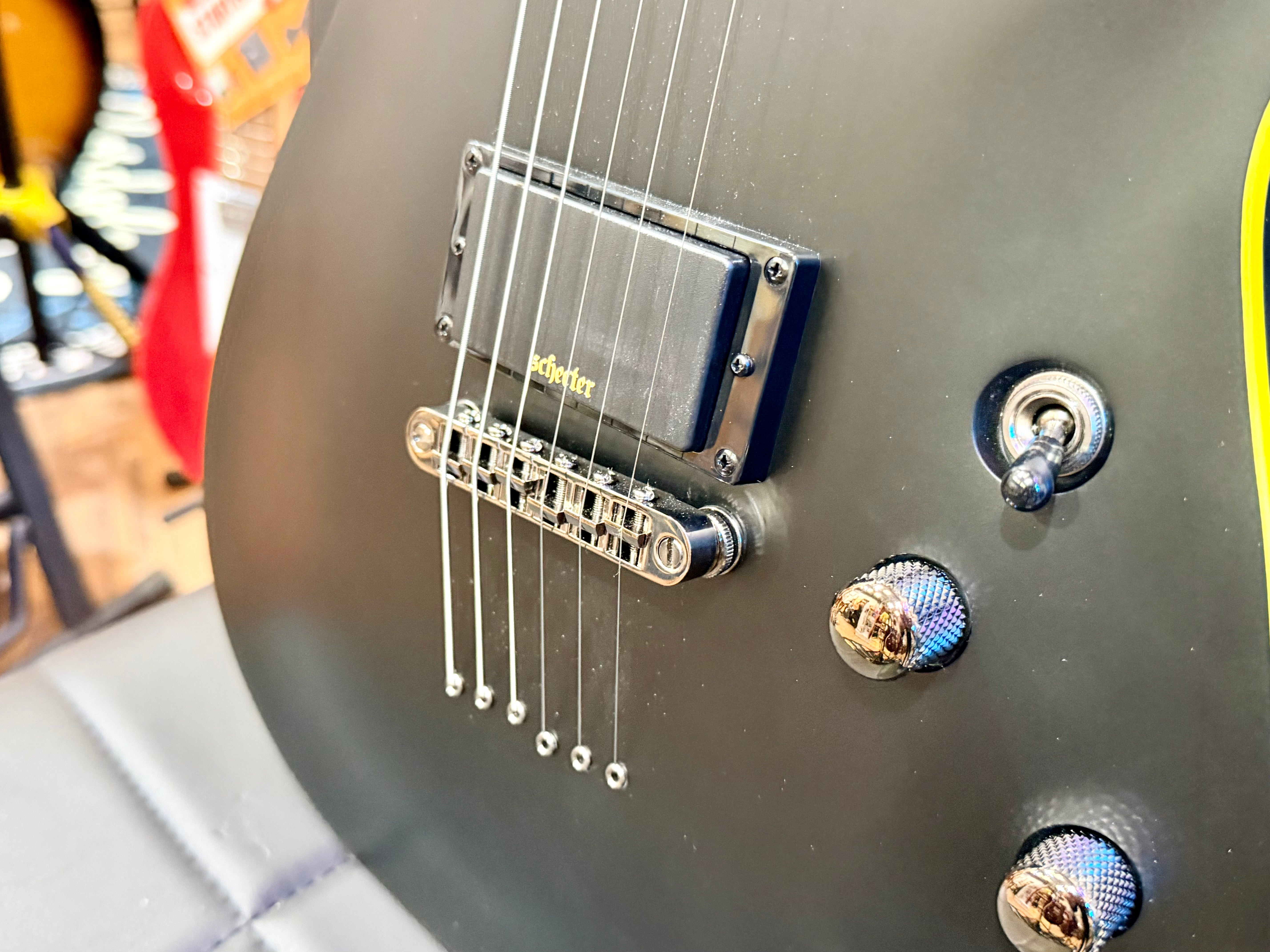 😈 NEW 2025 😈 Schecter Demon 6~ Aged Black Satin~ Diamond Active Pickups!