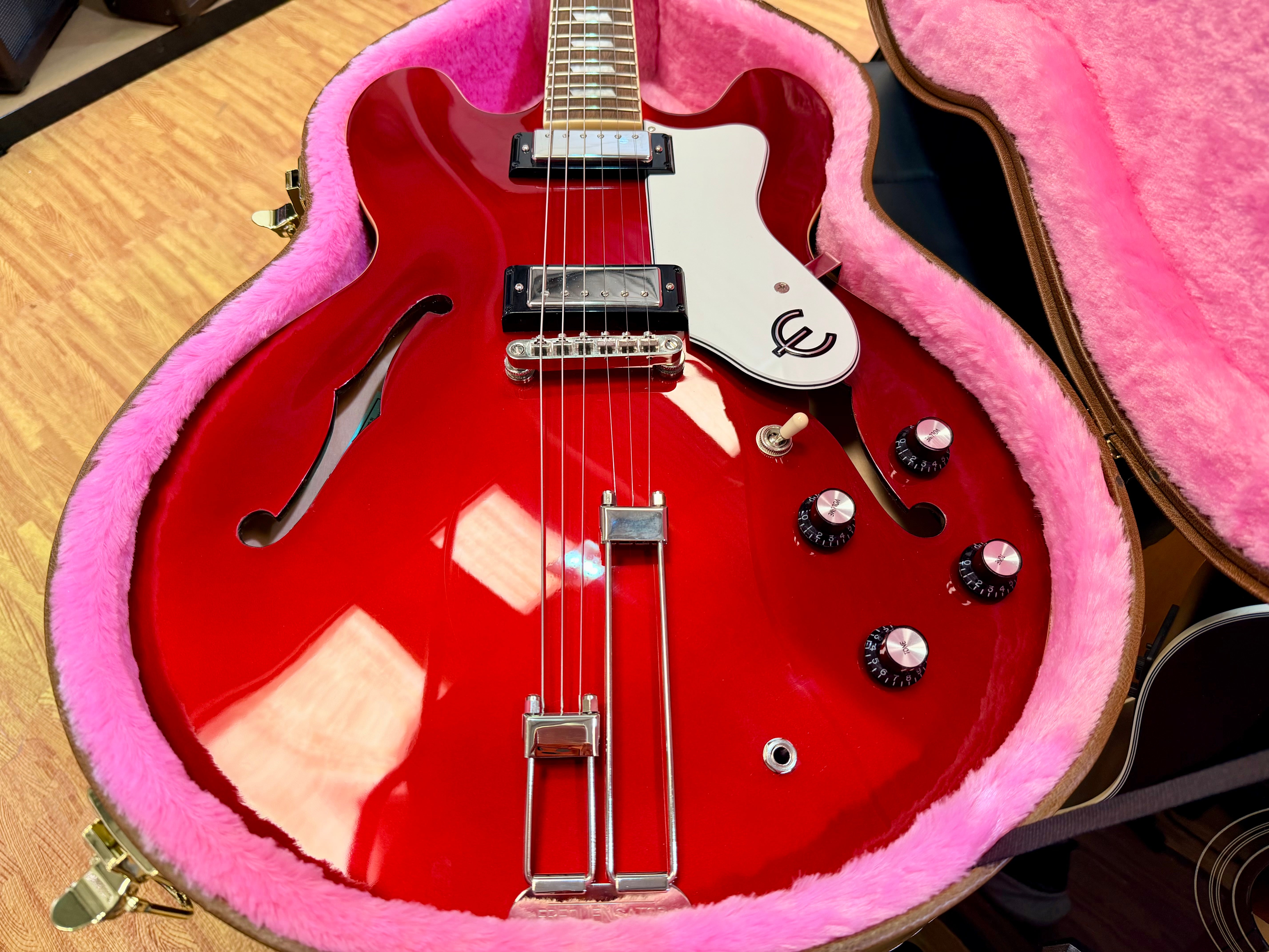 ✨2023✨ Epiphone Riviera Semi-Hollow Sparkling Burgundy~ Frequensator~ Hard Case