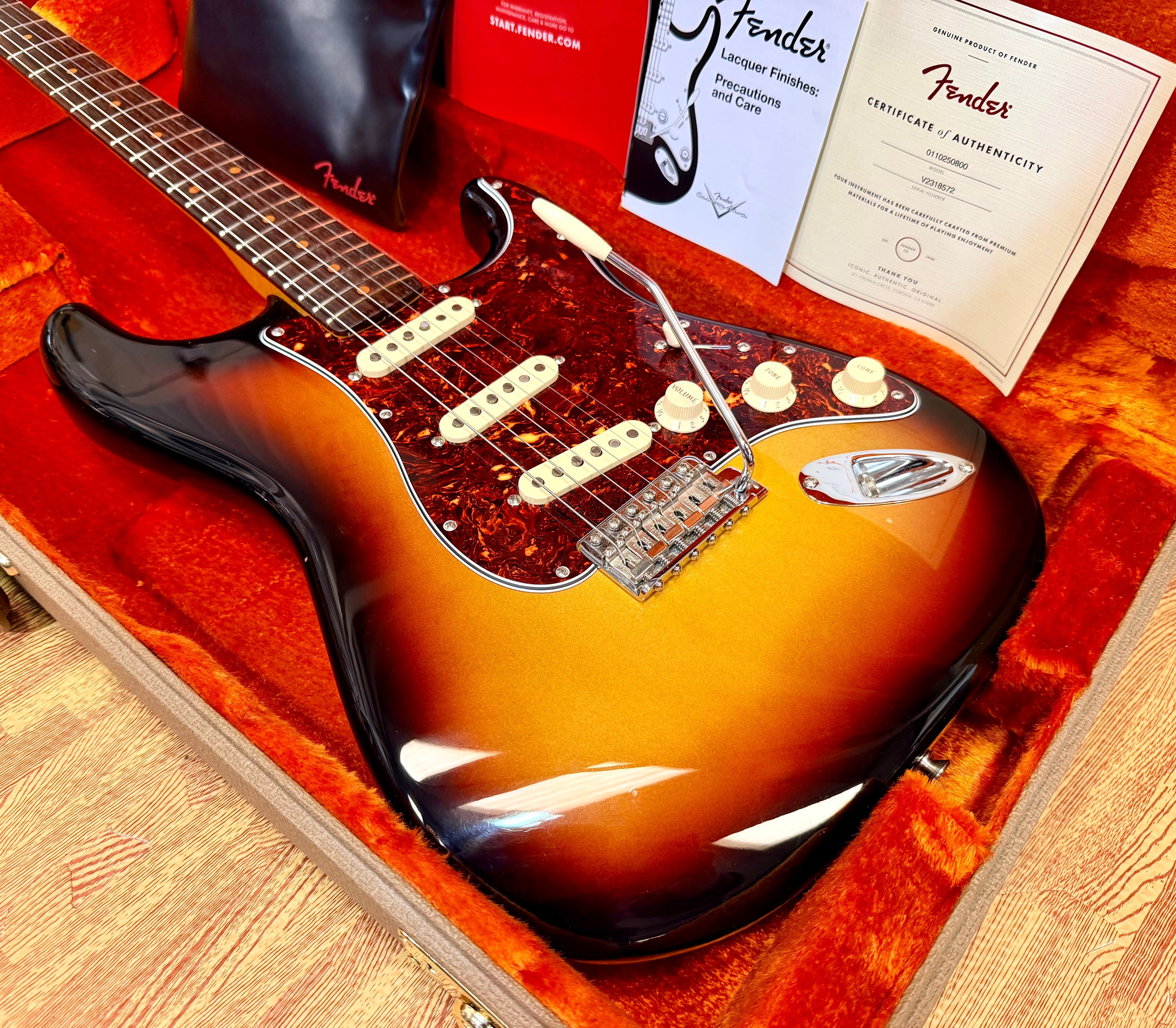 ✨2023✨ Fender American Vintage II 1961 Stratocaster USA~ 3-Color Sunburst + Case