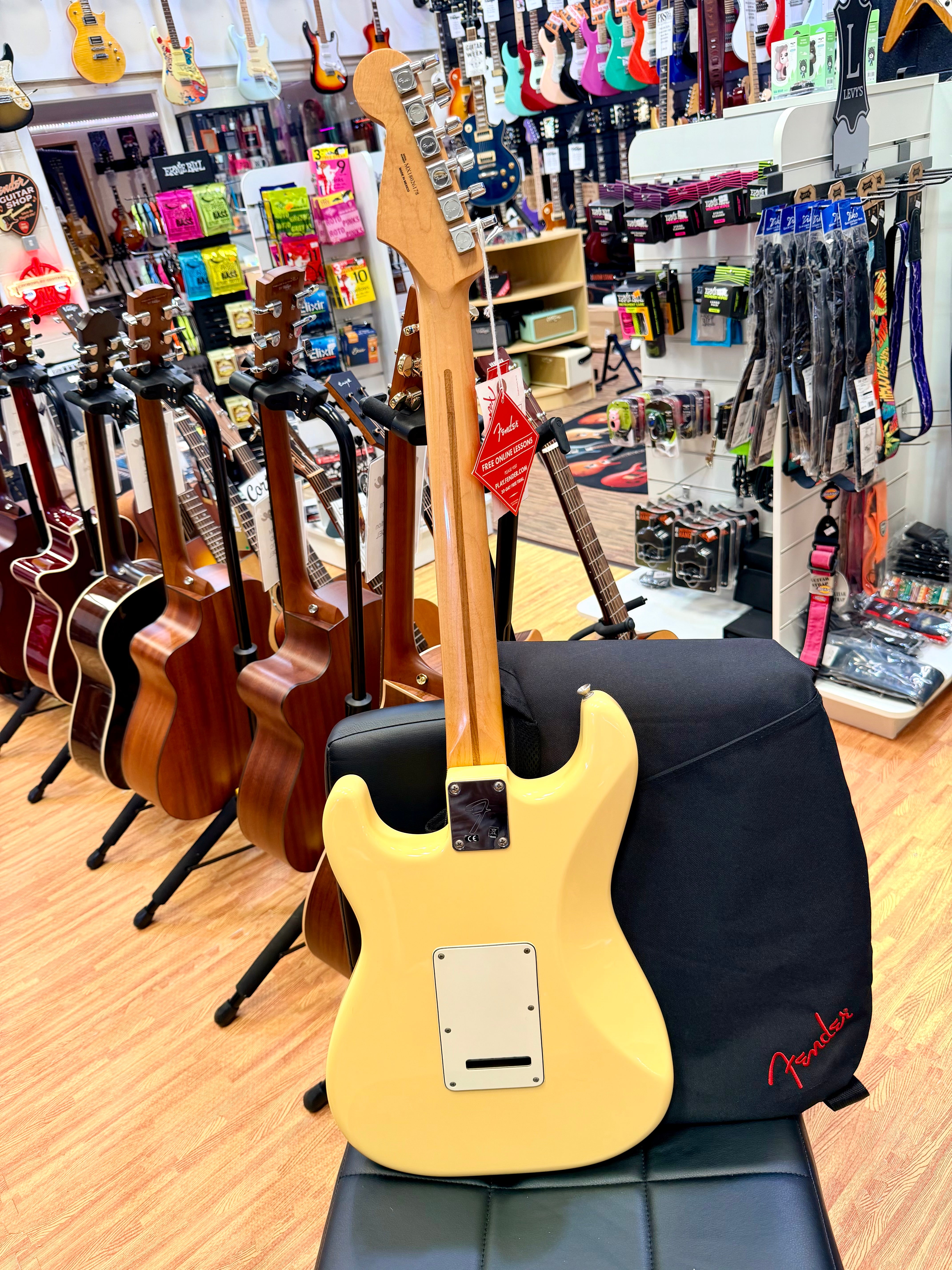 ✨MINT 2018✨ Fender Player Stratocaster HSS~ Buttercream Maple Neck + Gig Bag!