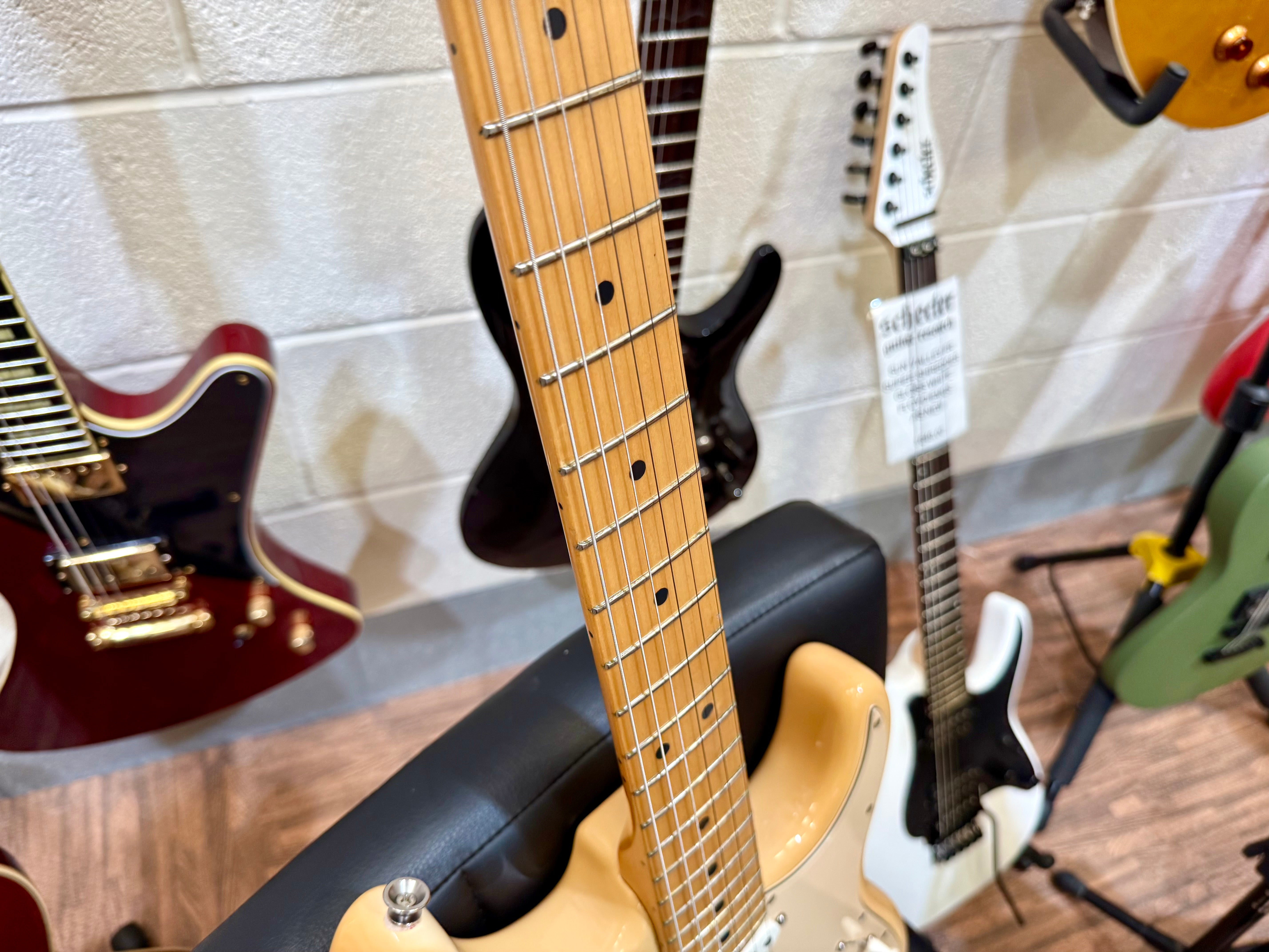 🌟2005 60th Anniversary🌟 Fender American Standard Stratocaster~ Vintage White!