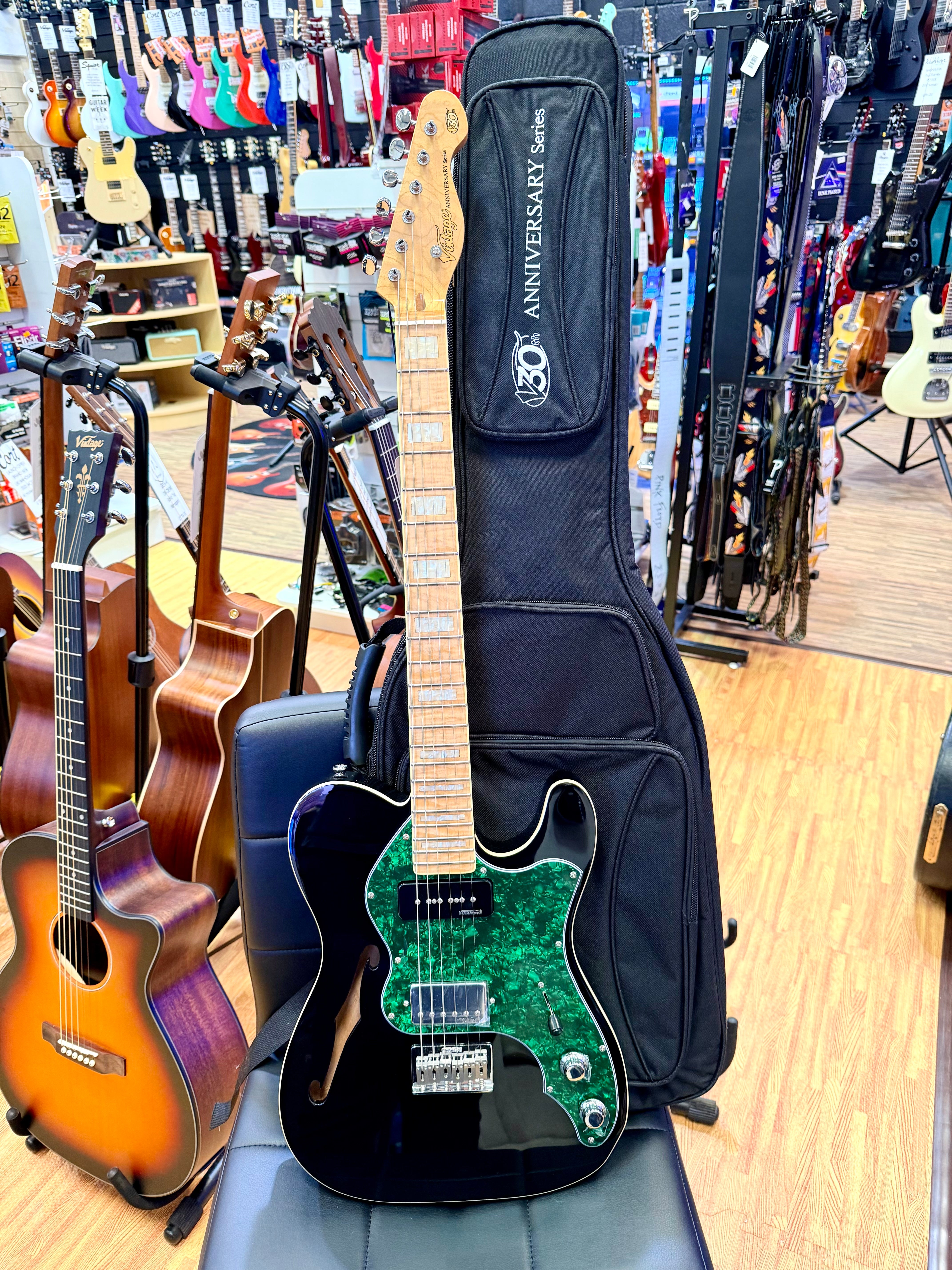 🔥LAST ONE🔥 Vintage 30th Anniversary V72 ReIssued~ Thinline~ Black + Gig Bag!