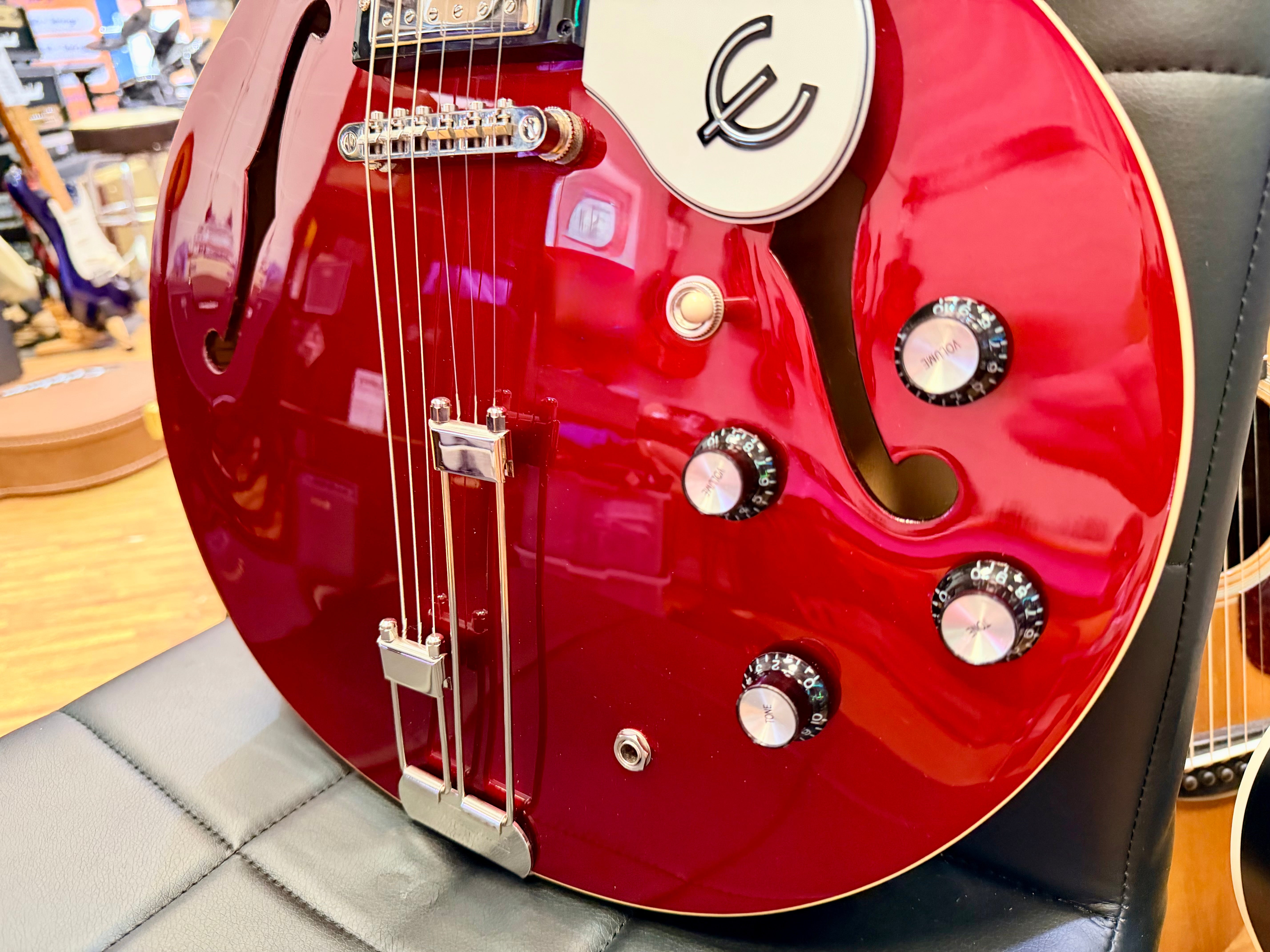 ✨2023✨ Epiphone Riviera Semi-Hollow Sparkling Burgundy~ Frequensator~ Hard Case