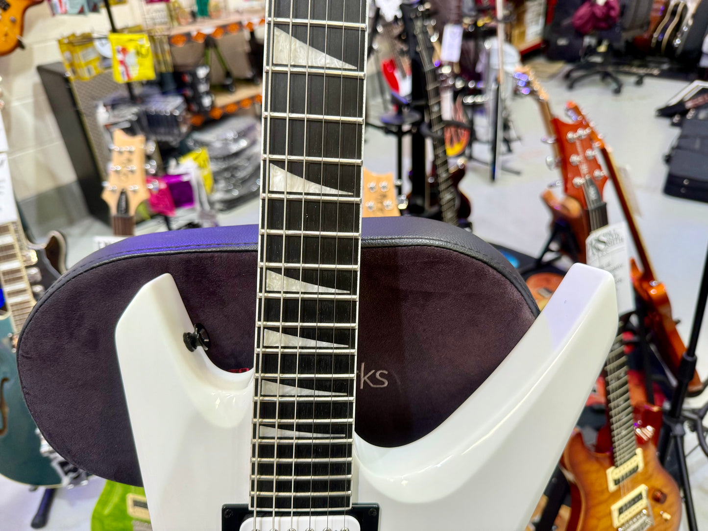 🔥2024 MINT🔥 Jackson JS32 Warrior~ Snow White~ Floyd Rose~ Amaranth Fretboard!