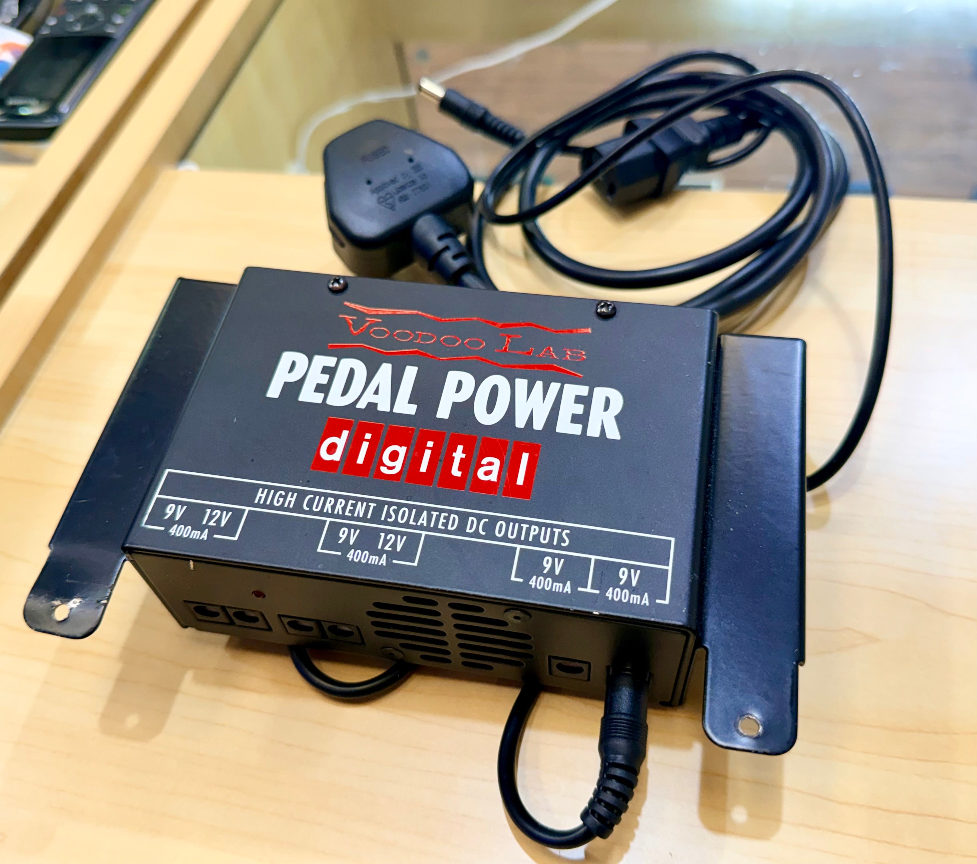 🎸 Voodoo Lab Pedal Power Digital USA Isolated Pedalboard Power Supply 🎸