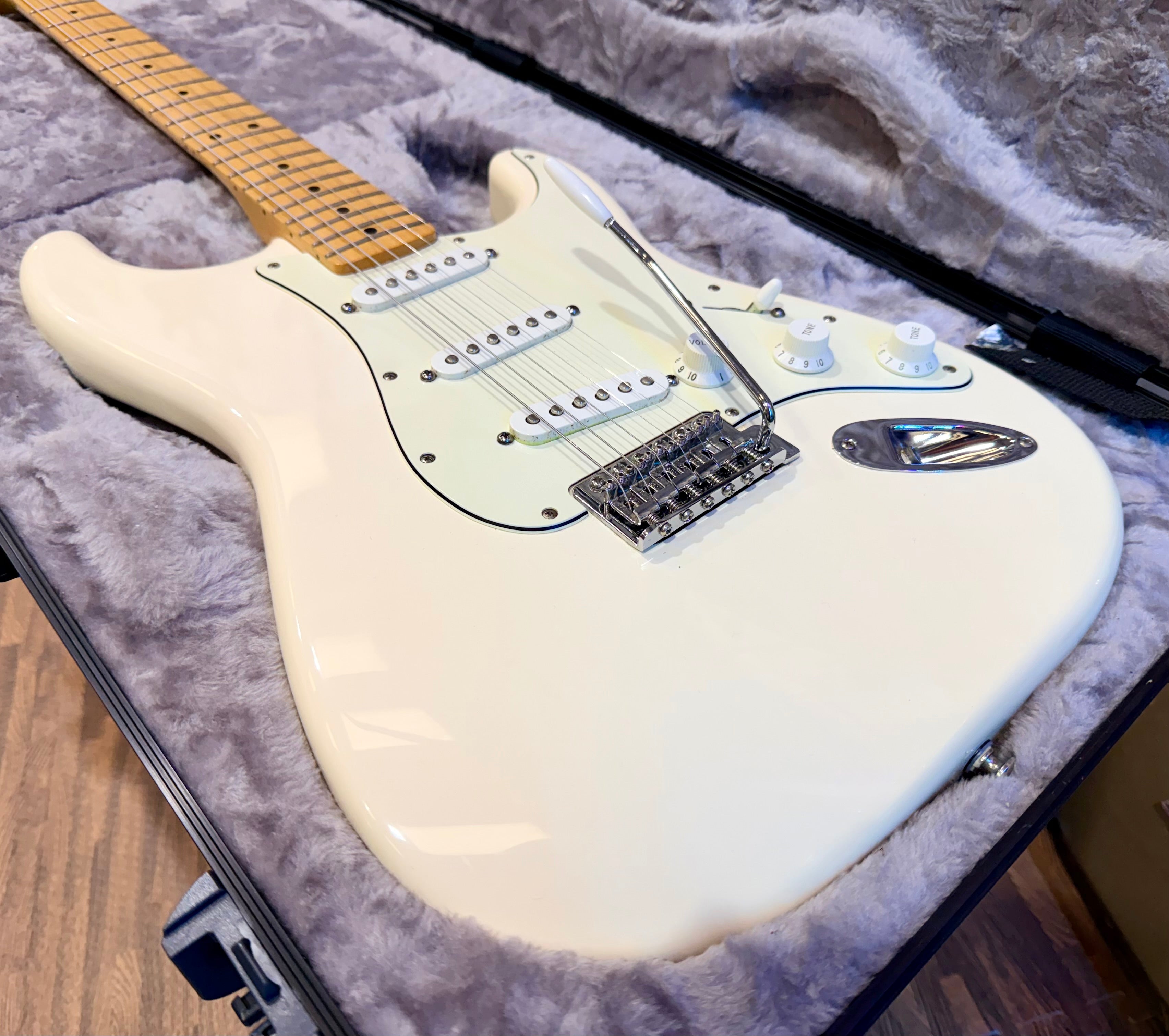 🌟2014🌟 Fender Standard Stratocaster~ Mexican Strat~ Arctic White~ Hard Case!
