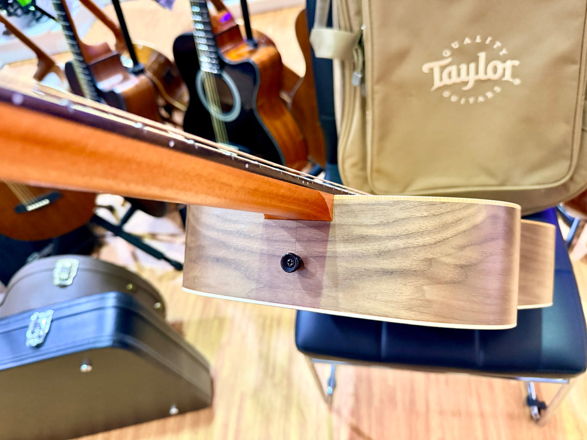 2026 Taylor Big Baby BBT Acoustic Guitar~ Natural~ Ex-Demo Mint + GigBag
