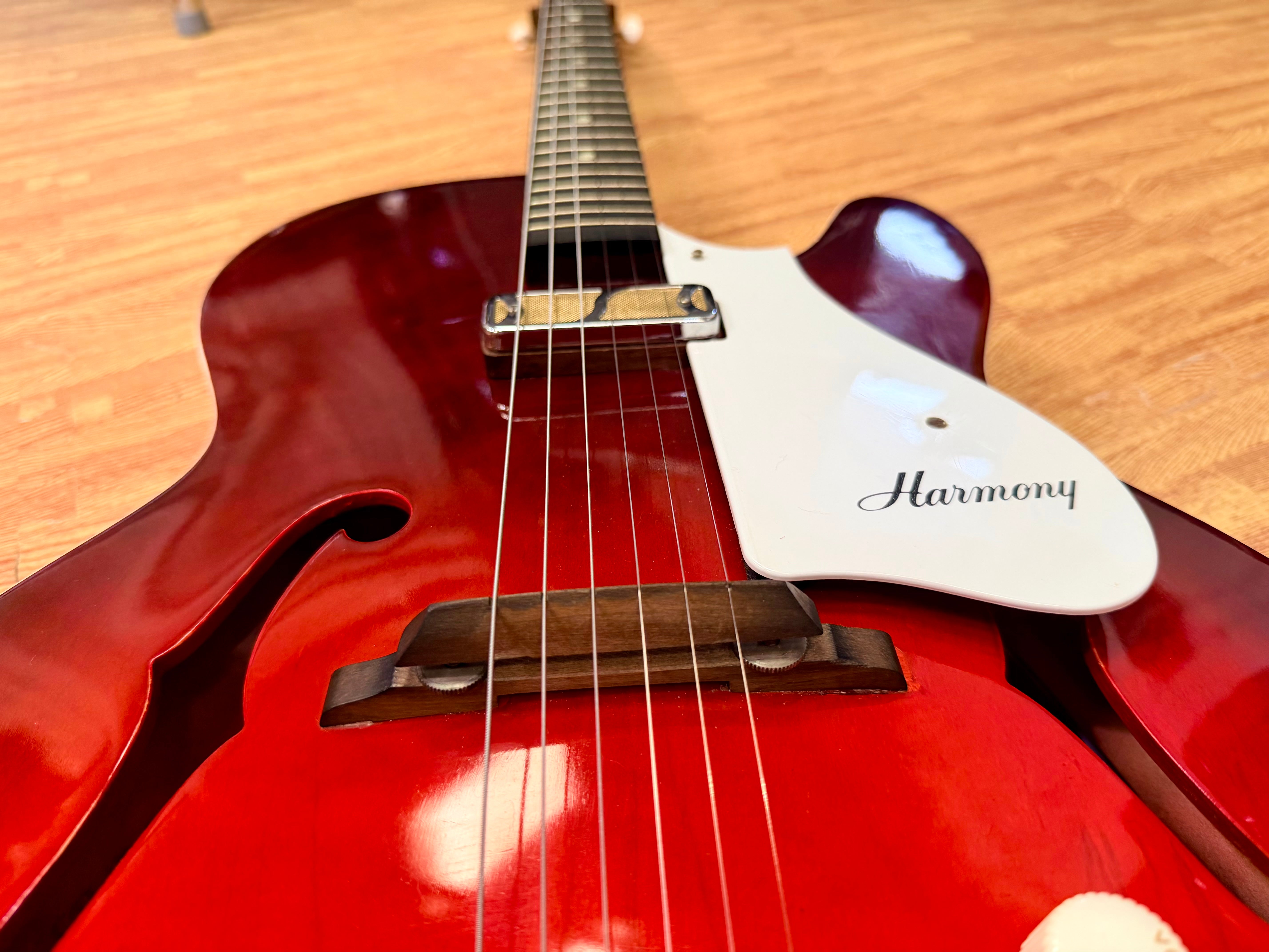 ✨VINTAGE✨ 1963 Harmony H53 Rocket~ Made in USA~ Semi-Hollow D’Armond P’up + Case