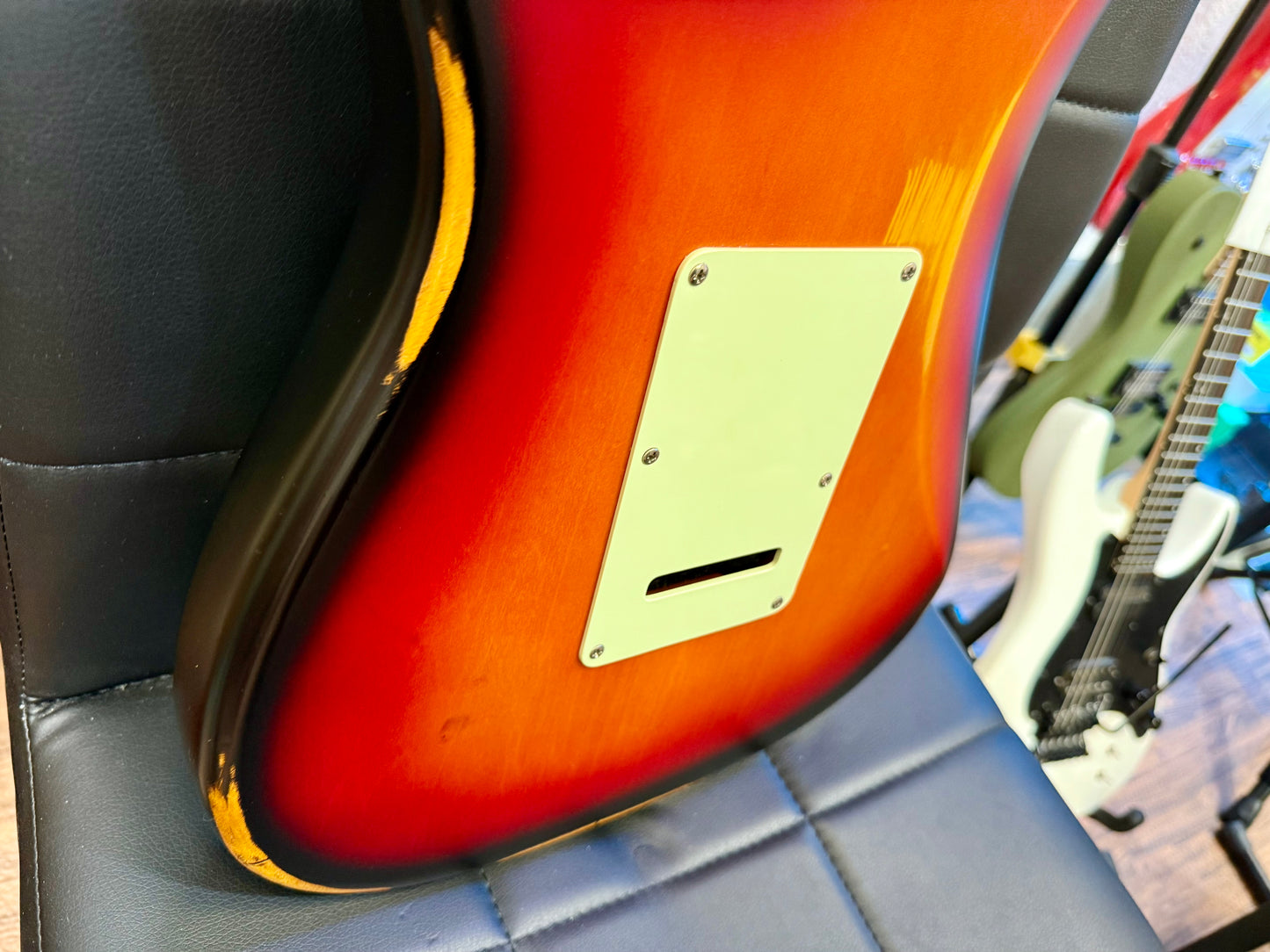 š„ Vintage V6 ICON Electric Guitar~ Distressed Sunburst Relic~ Stratocaster š„