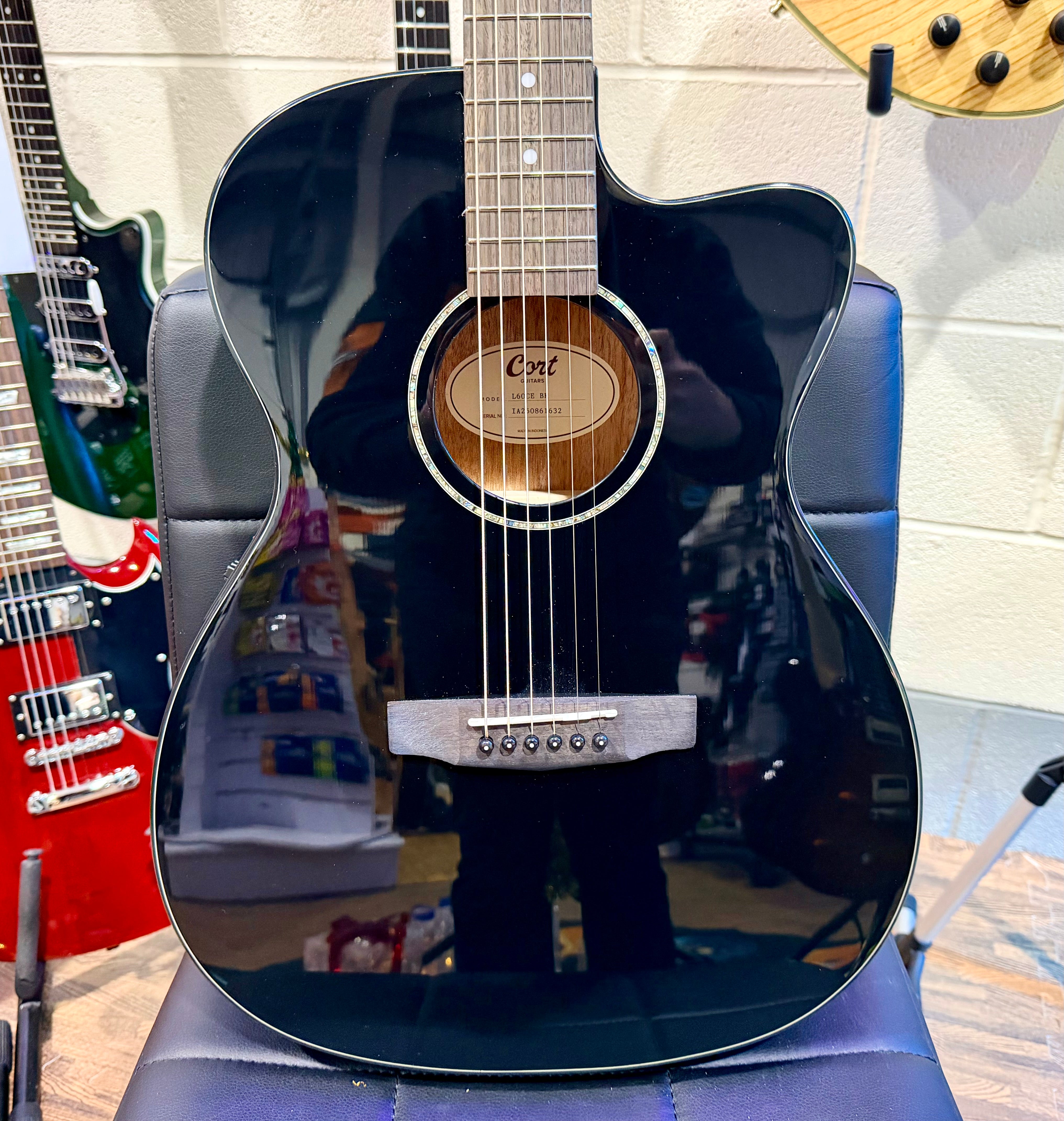 🌟NEW 2025🌟 Cort L60ce Electro Acoustic Guitar~ Gloss Black~ Orchestra Cutaway!