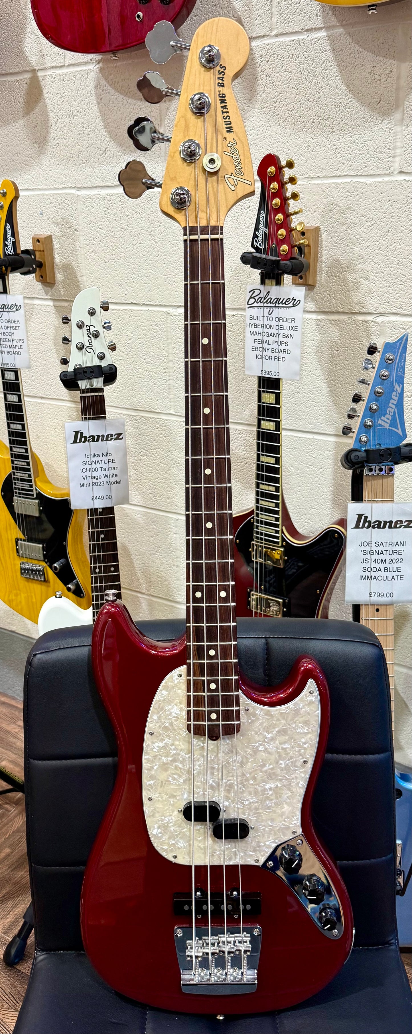 🔥2021 USA🔥 Fender American Performer Mustang Bass~ Aubergine Sparkle + COA!