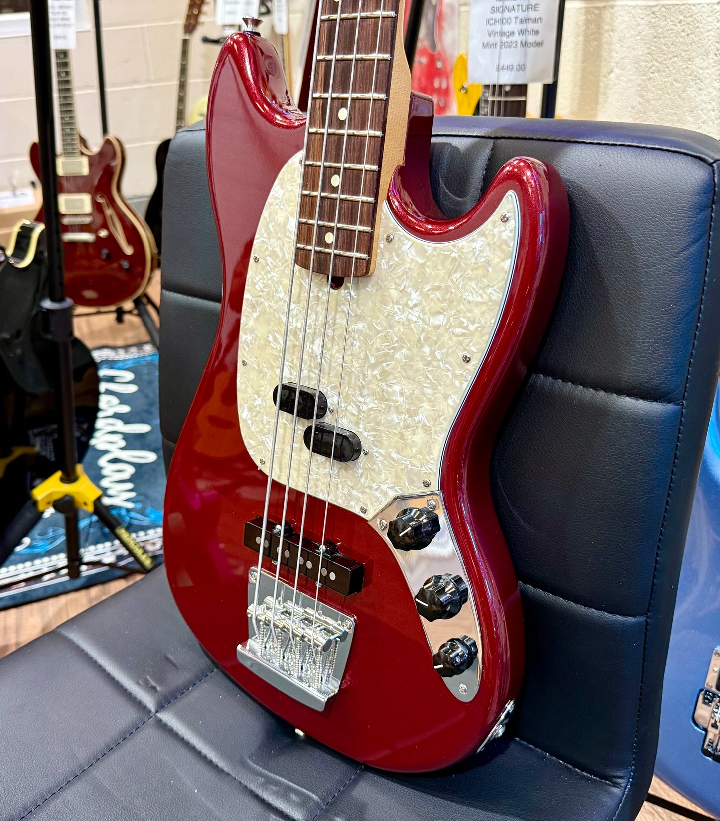 🔥2021 USA🔥 Fender American Performer Mustang Bass~ Aubergine Sparkle + COA!