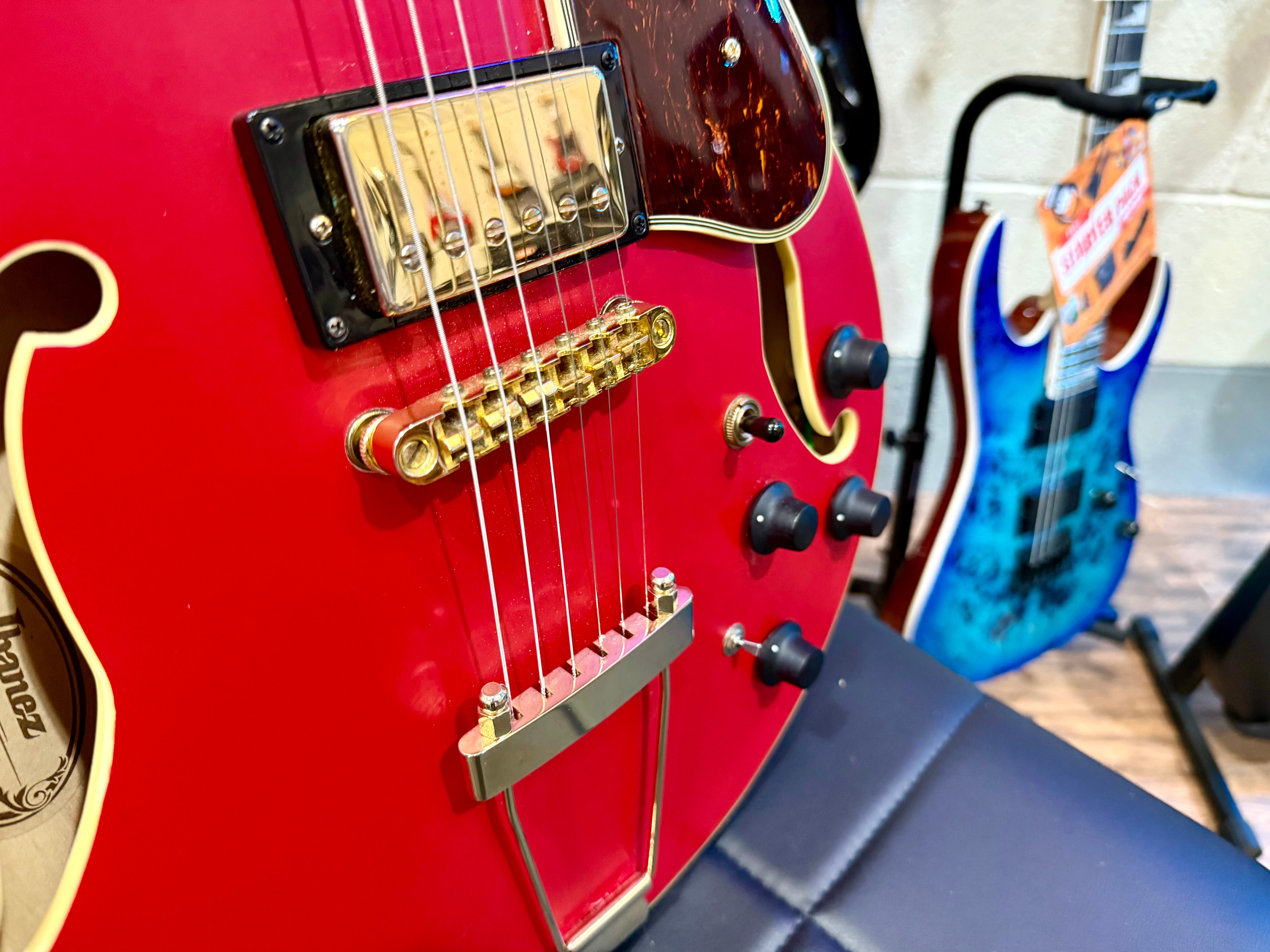 🌟2022 EX-DEMO🌟 Ibanez AMH90-CRF Artcore Expressionist~ Cherry Red Flat~ MINT!