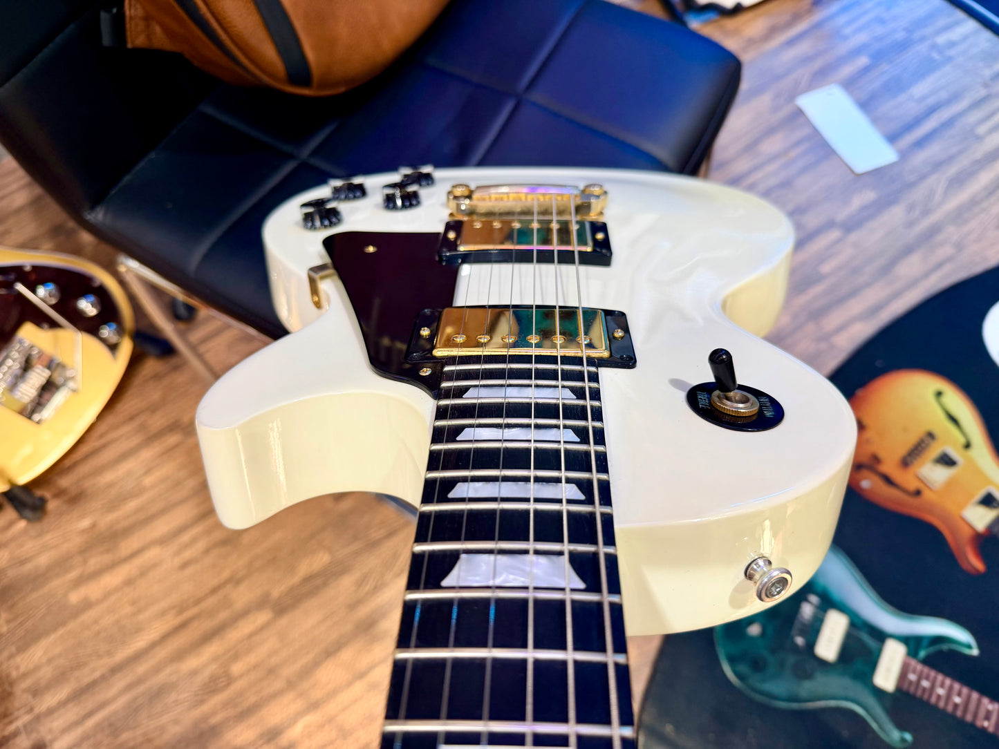 π2009π Gibson Les Paul Studio~ Alpine White & Gold~ Ebony Fretboard~ Gig Bag!