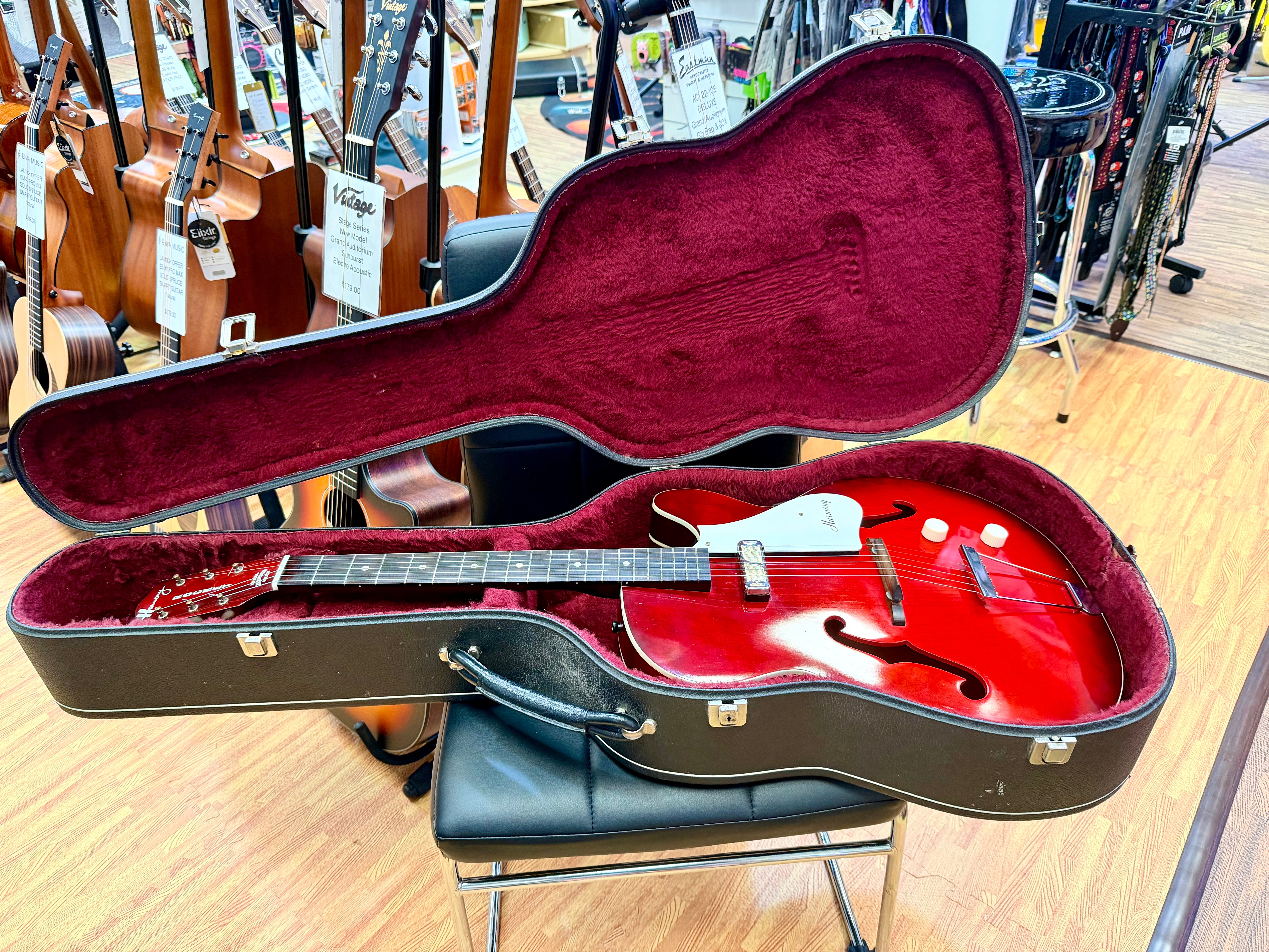 ✨VINTAGE✨ 1963 Harmony H53 Rocket~ Made in USA~ Semi-Hollow D’Armond P’up + Case
