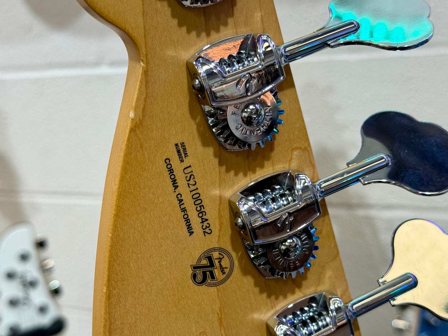 🔥2021 USA🔥 Fender American Performer Mustang Bass~ Aubergine Sparkle + COA!