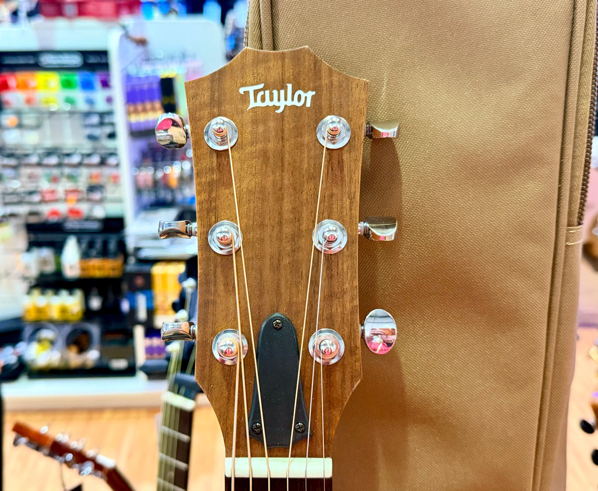 2026 Taylor Big Baby BBT Acoustic Guitar~ Natural~ Ex-Demo Mint + GigBag
