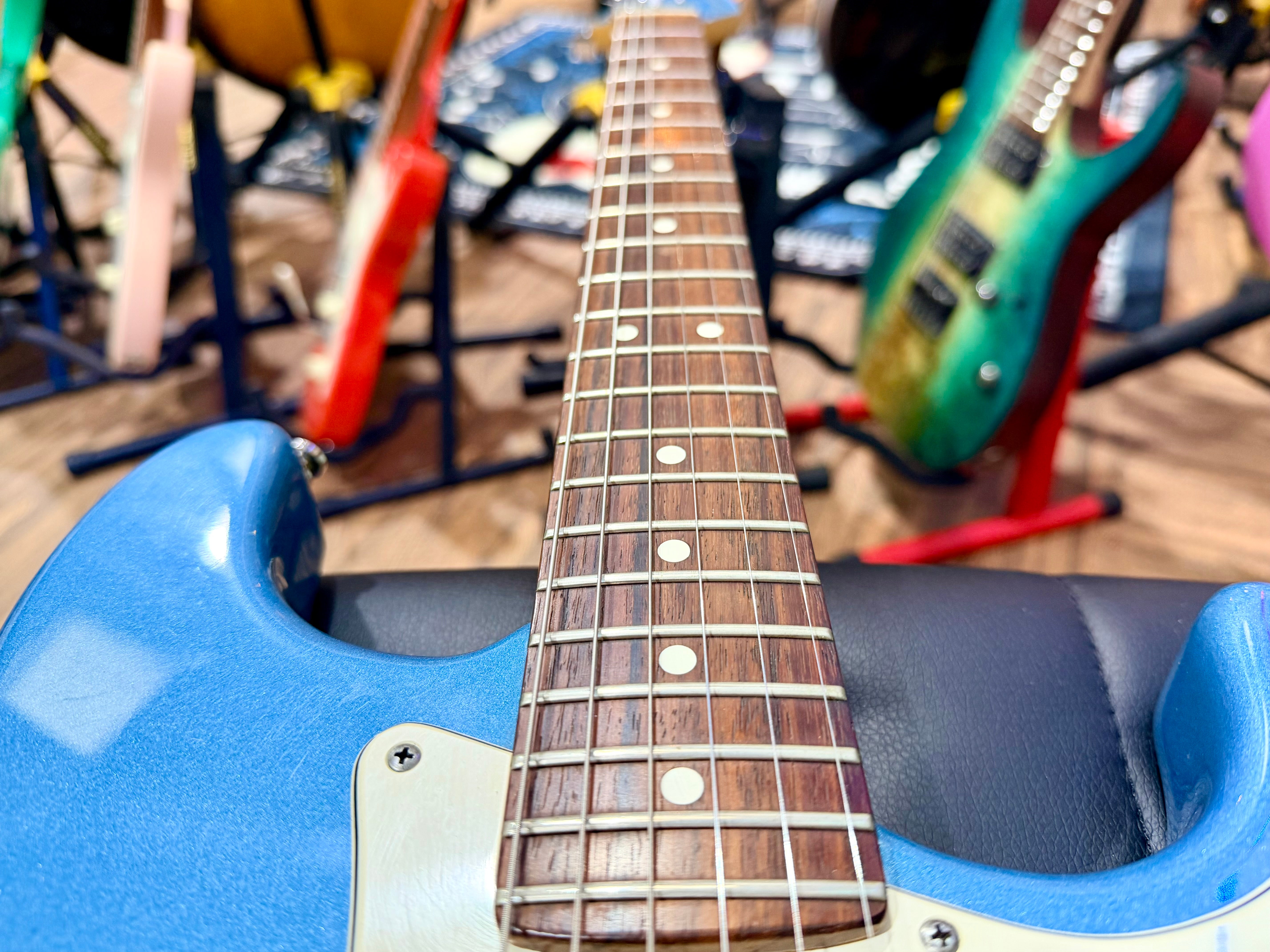 π1996π Fender Limited Edition American Standard Stratocaster~ Lake Placid Blue