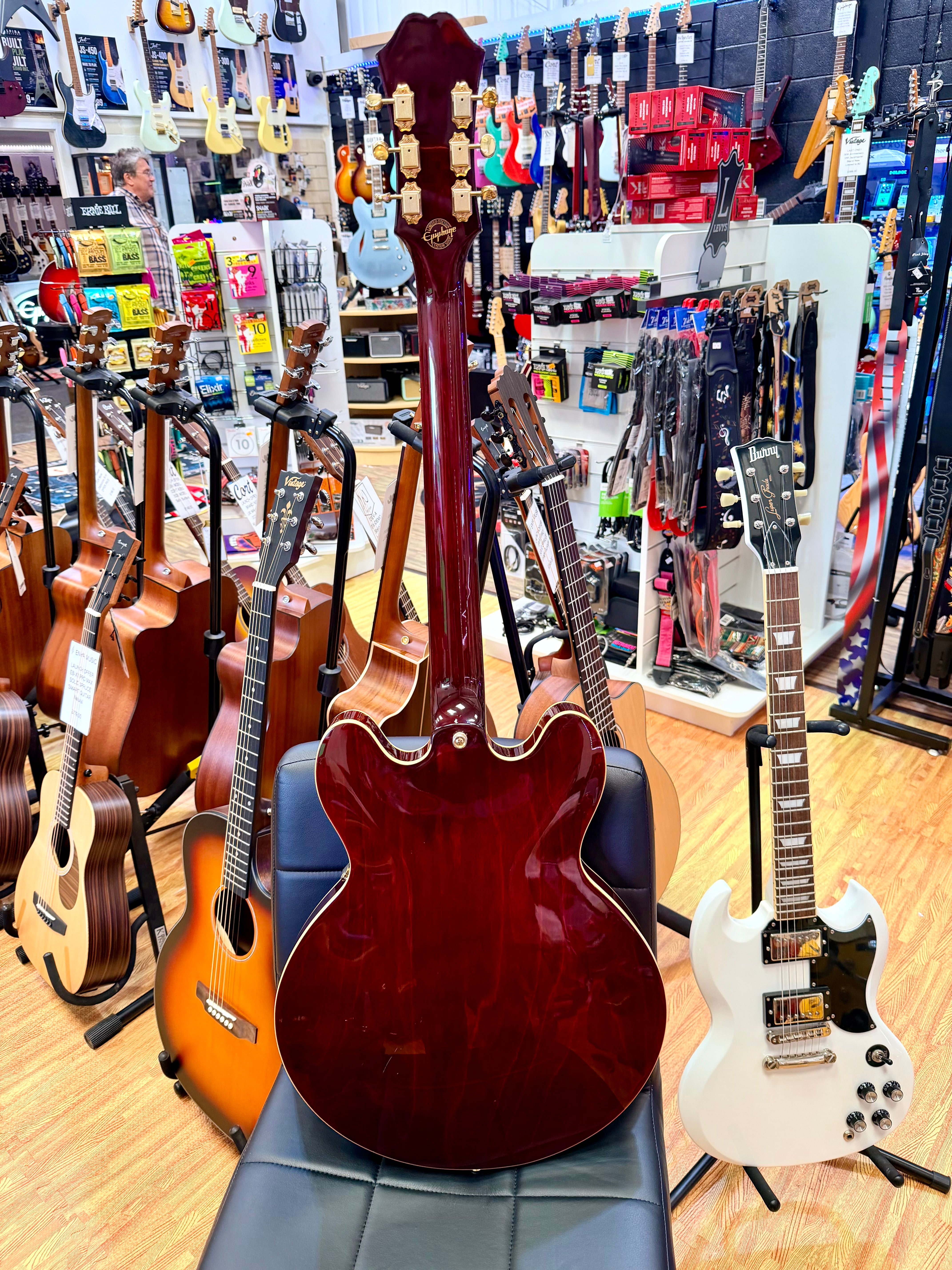 ✨2018✨ Epiphone Riviera Custom P93 Wine Red Bigsby P90 + New Gator Hard Case!