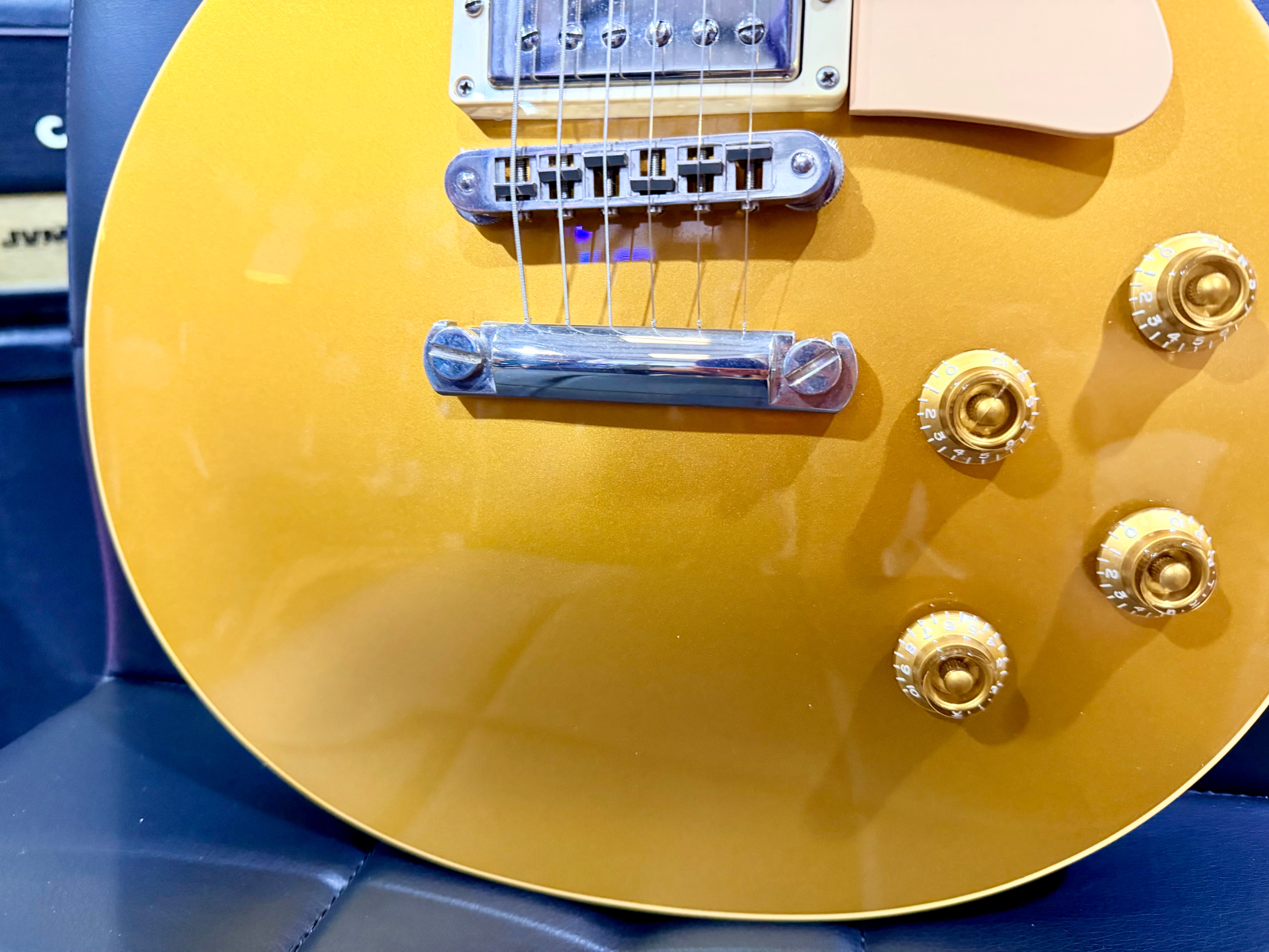 π 2005 Gibson USA Les Paul Standard Goldtop Jim Marshall OBE Signed + Case π