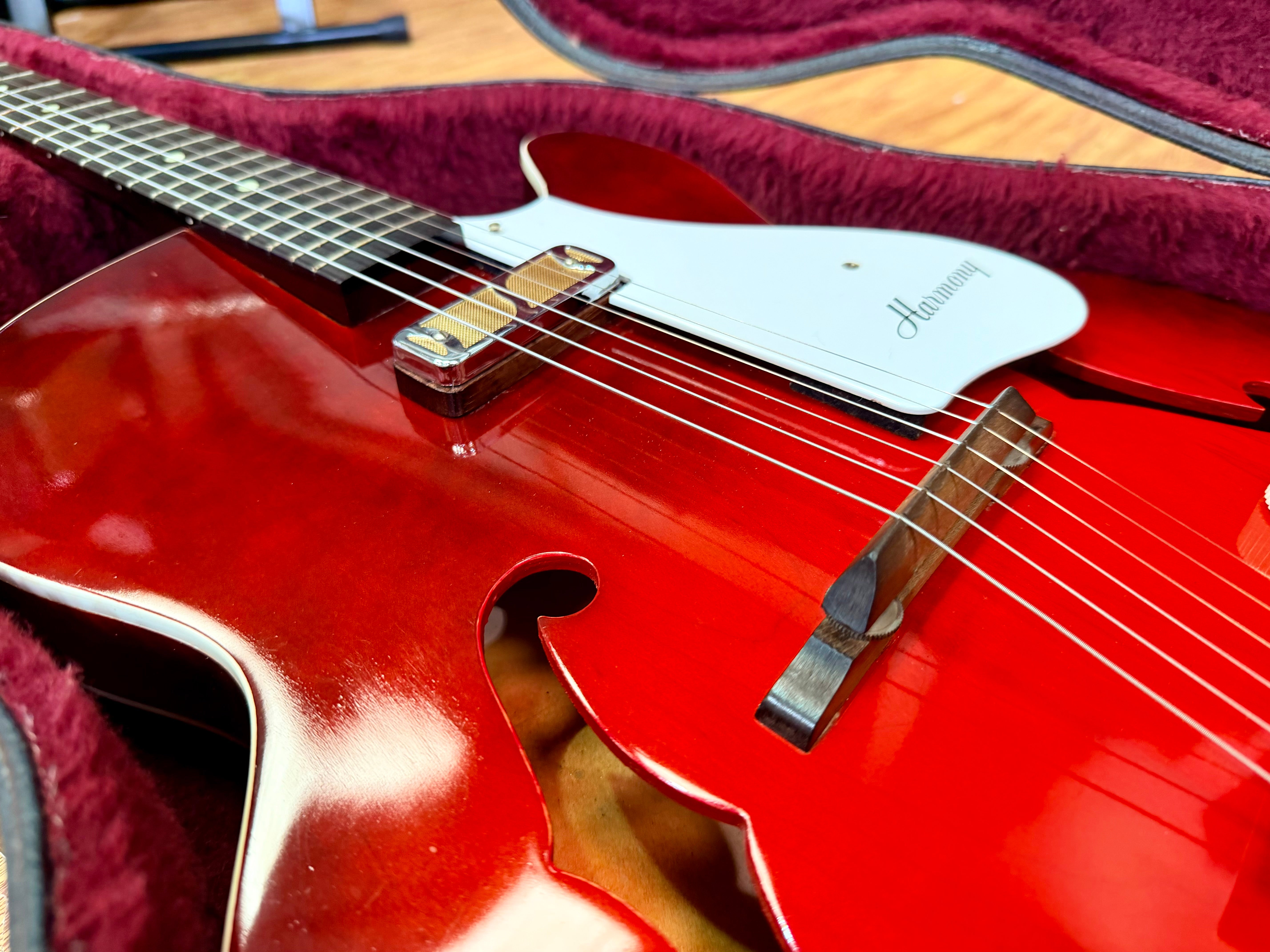 ✨VINTAGE✨ 1963 Harmony H53 Rocket~ Made in USA~ Semi-Hollow D’Armond P’up + Case