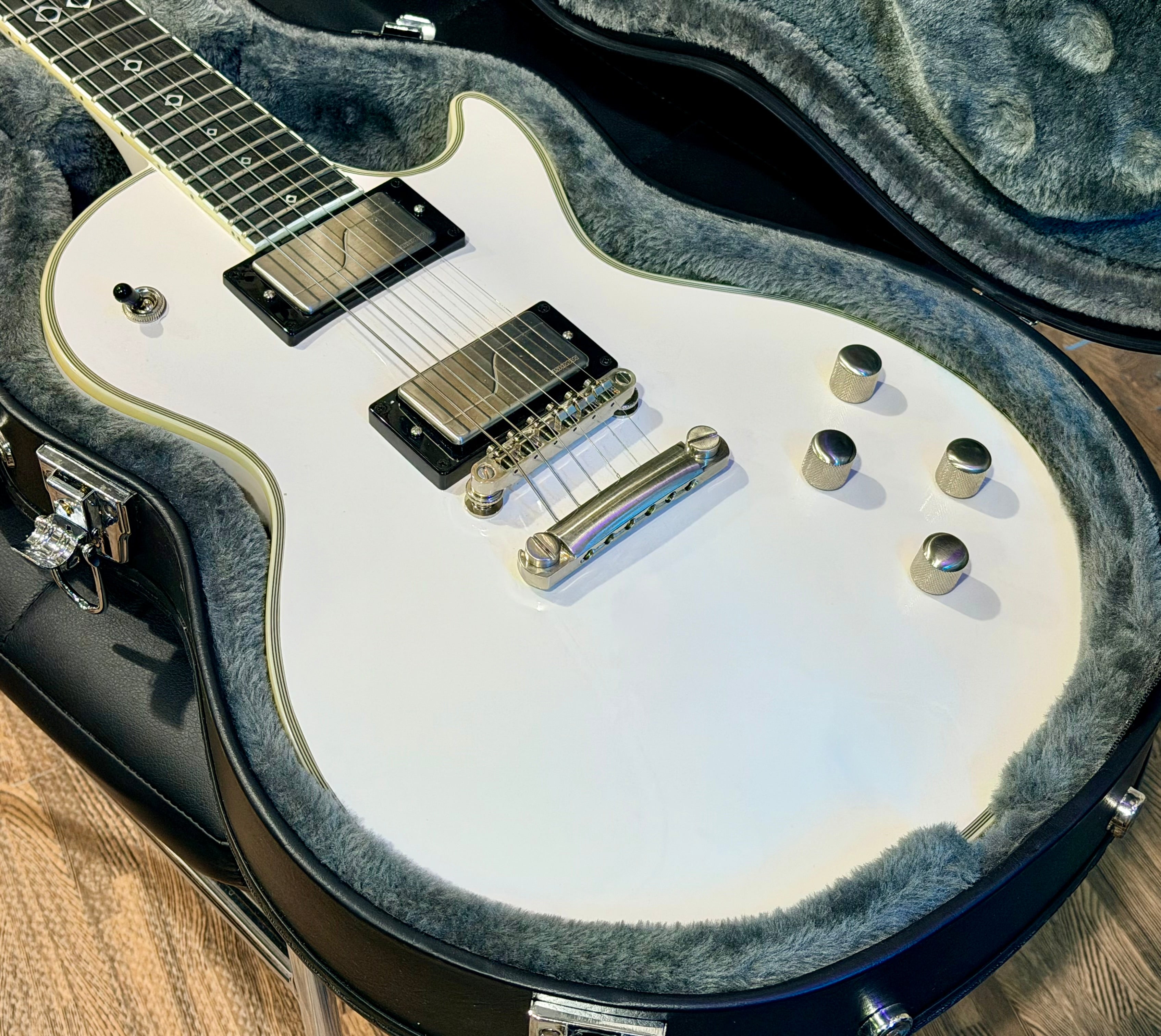 🔥MINT🔥 Epiphone Jerry Cantrell Les Paul Custom Prophecy~ Bone White~ Hard Case