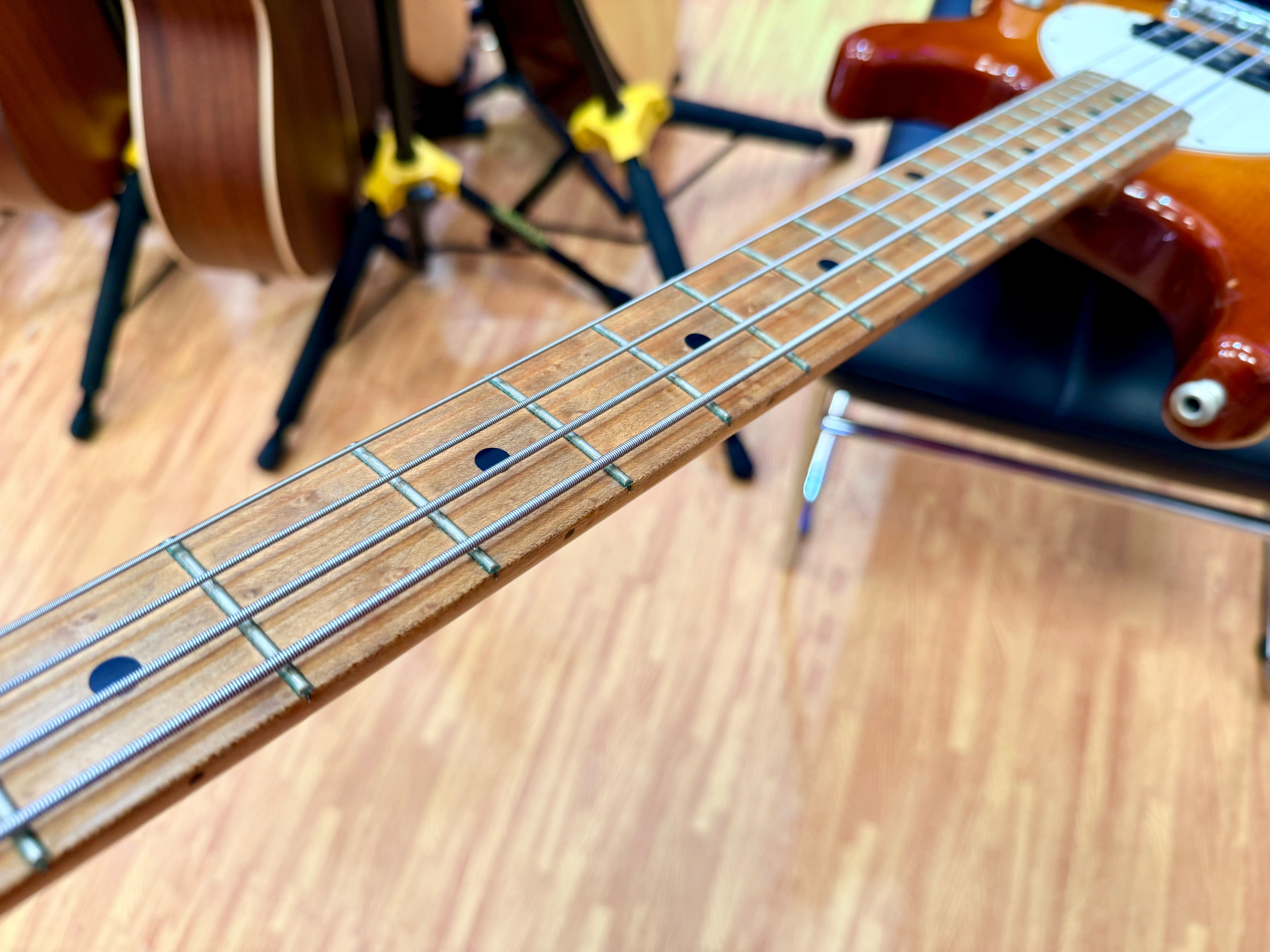 ๐บ๐ธ Ernie Ball Music Man StingRay 4H 3EQ USA~ Honey Burst~ 2000 + Case ๐บ๐ธ