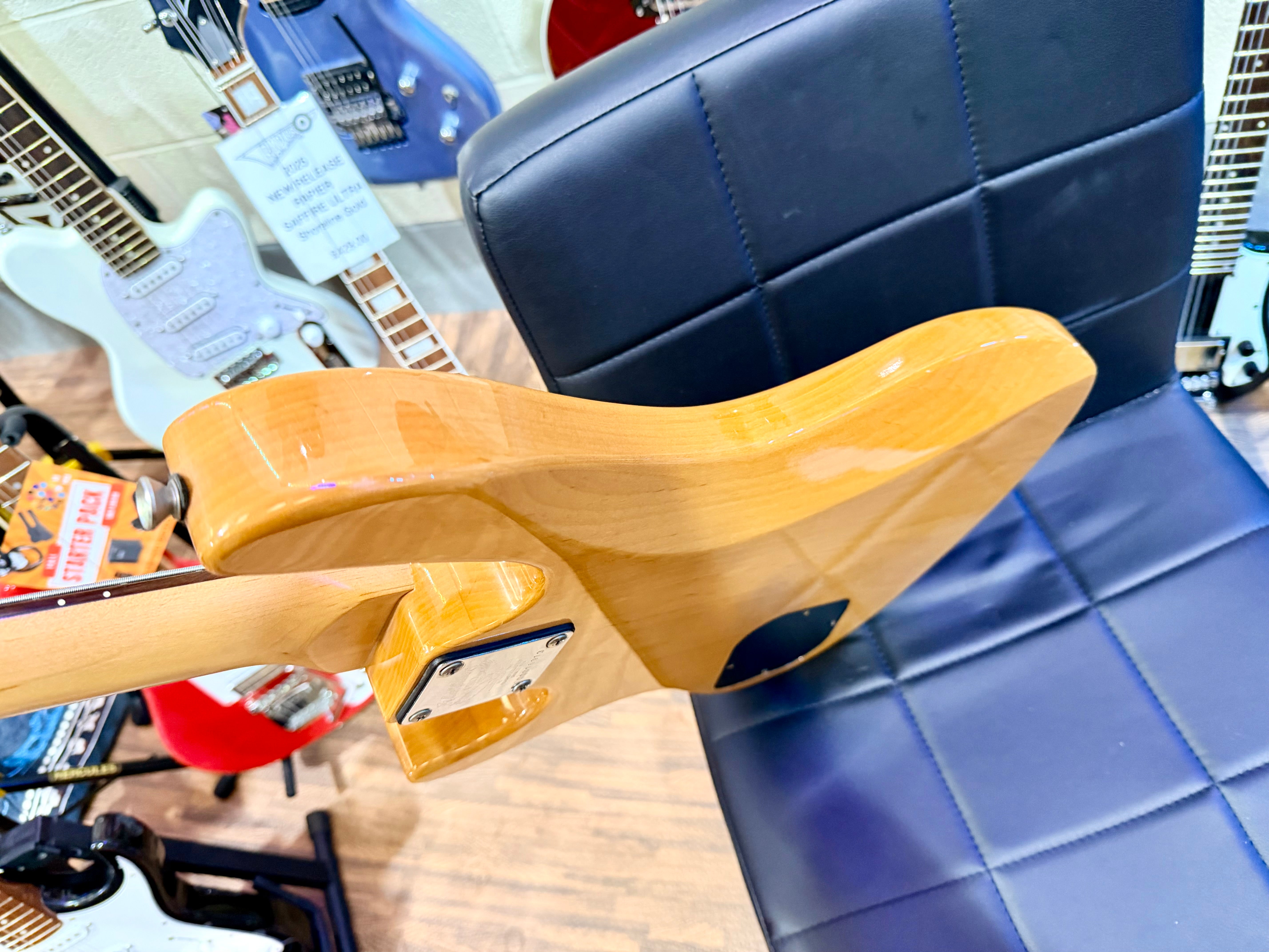 🎸 Washburn XB100 Electric Bass Guitar~ Hard Case~ Natural Gloss 🎸