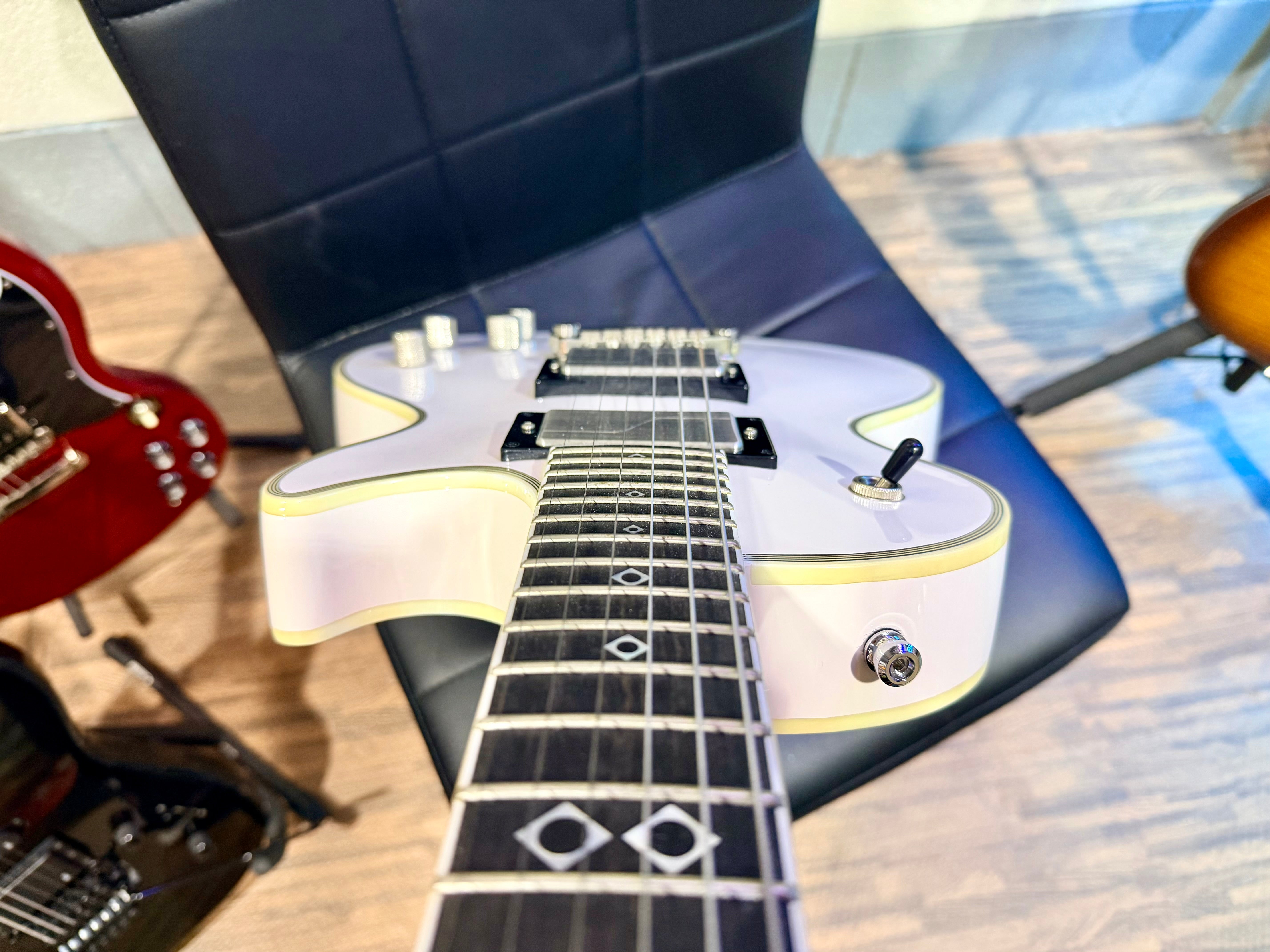 🔥MINT🔥 Epiphone Jerry Cantrell Les Paul Custom Prophecy~ Bone White~ Hard Case