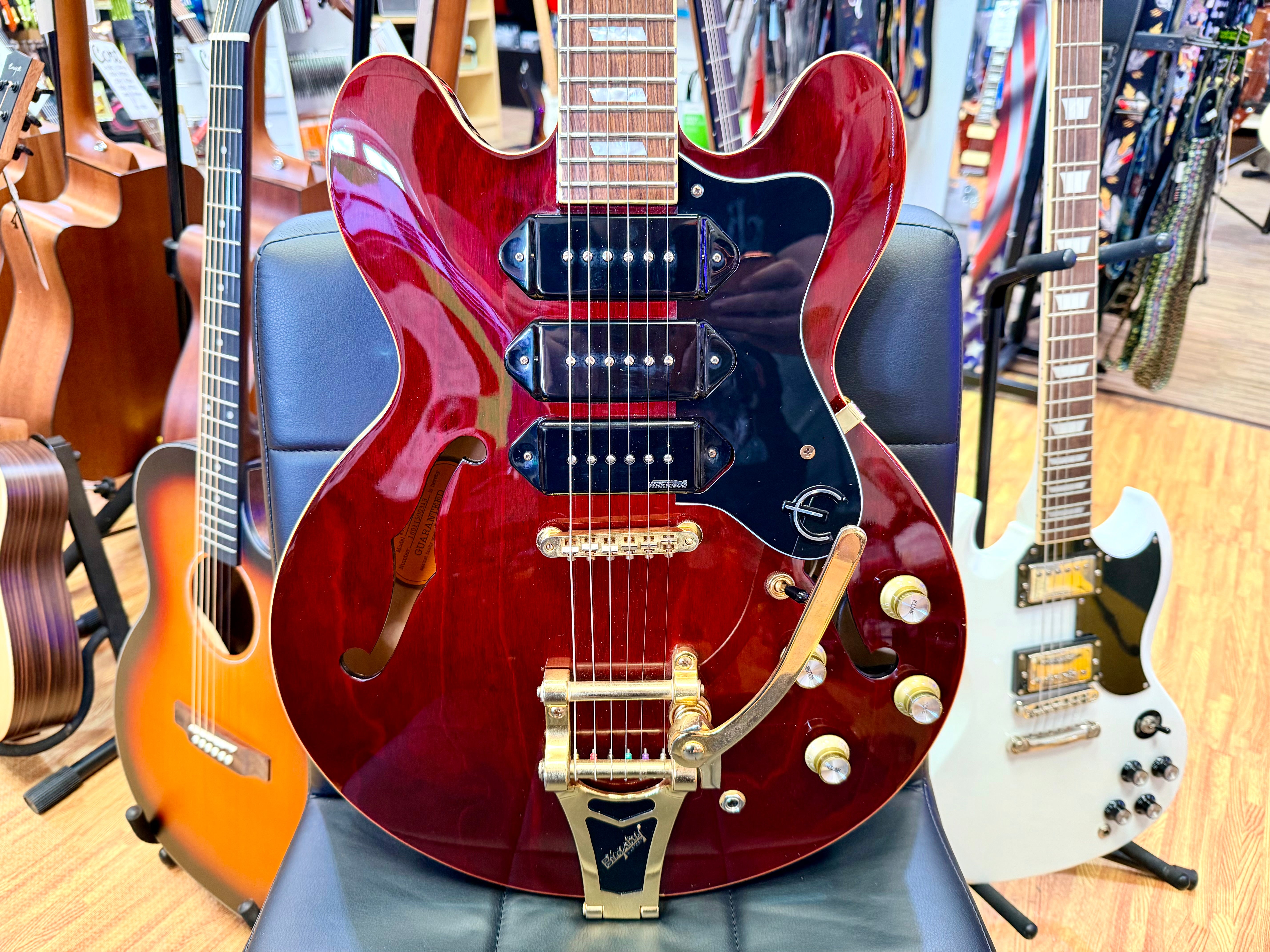 ✨2018✨ Epiphone Riviera Custom P93 Wine Red Bigsby P90 + New Gator Hard Case!