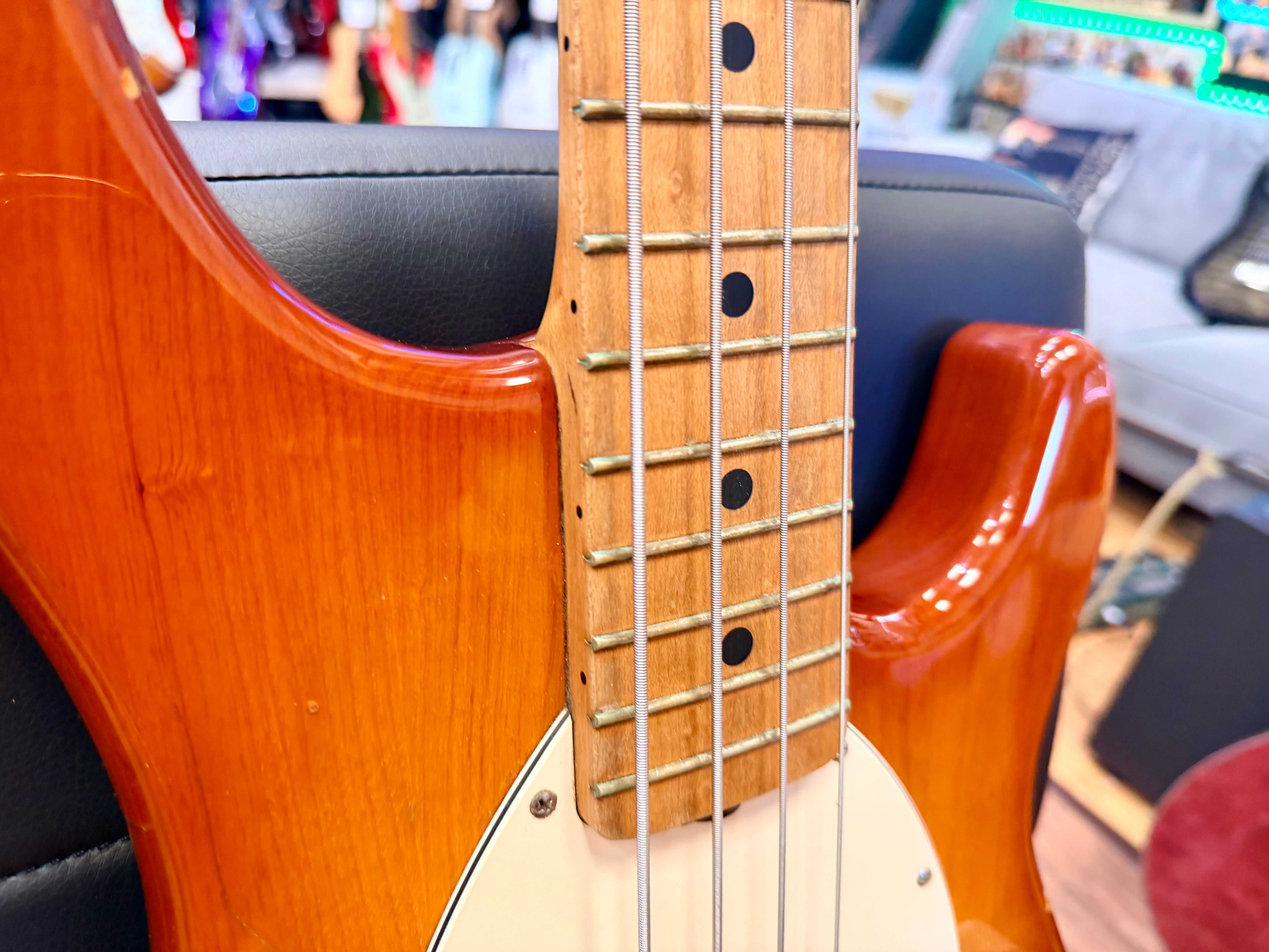 ๐บ๐ธ Ernie Ball Music Man StingRay 4H 3EQ USA~ Honey Burst~ 2000 + Case ๐บ๐ธ
