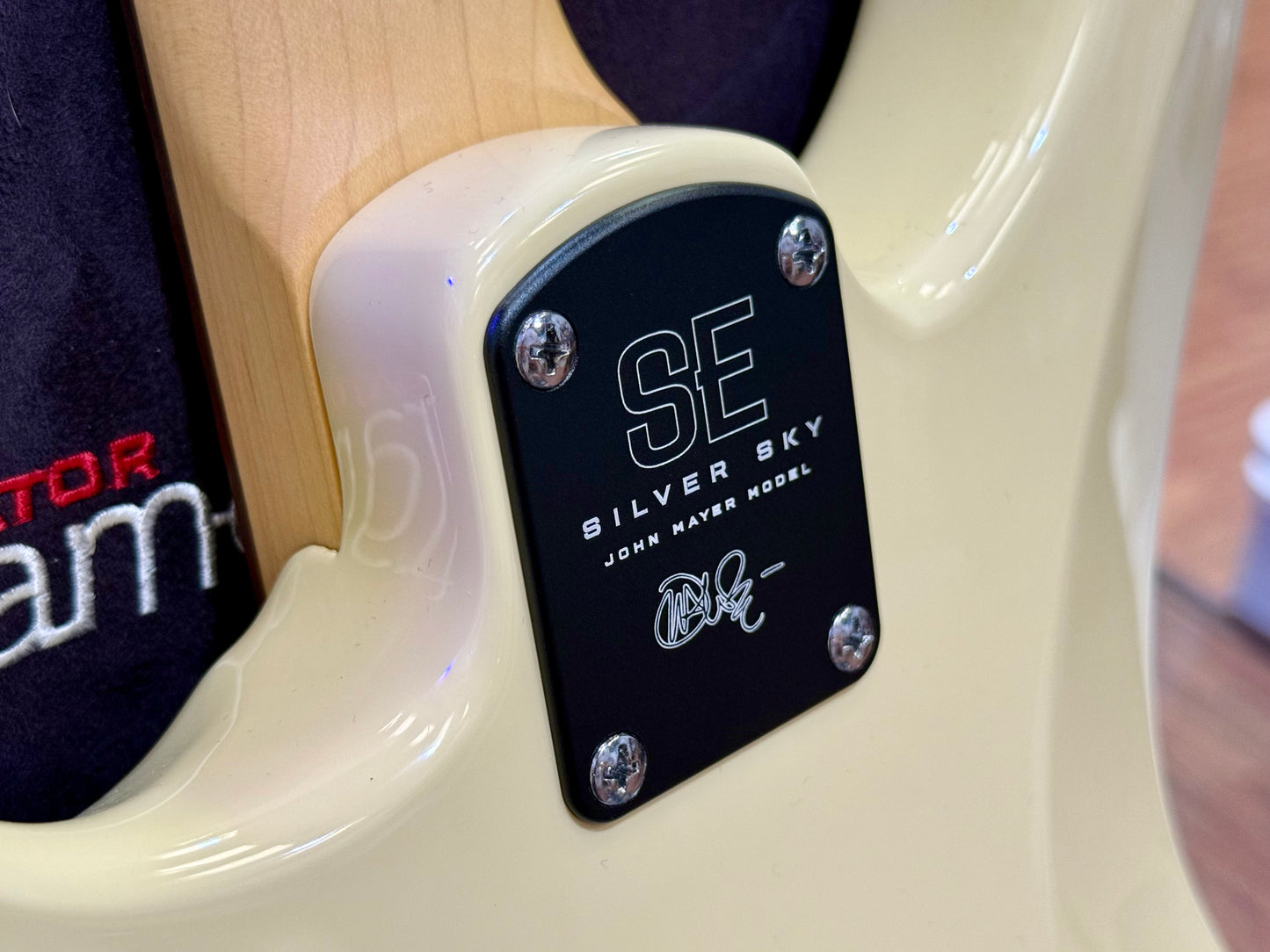🦅 BRAND NEW 🦅 PRS Silver Sky SE Guitar~ John Mayer~ Moon White + Gig Bag!