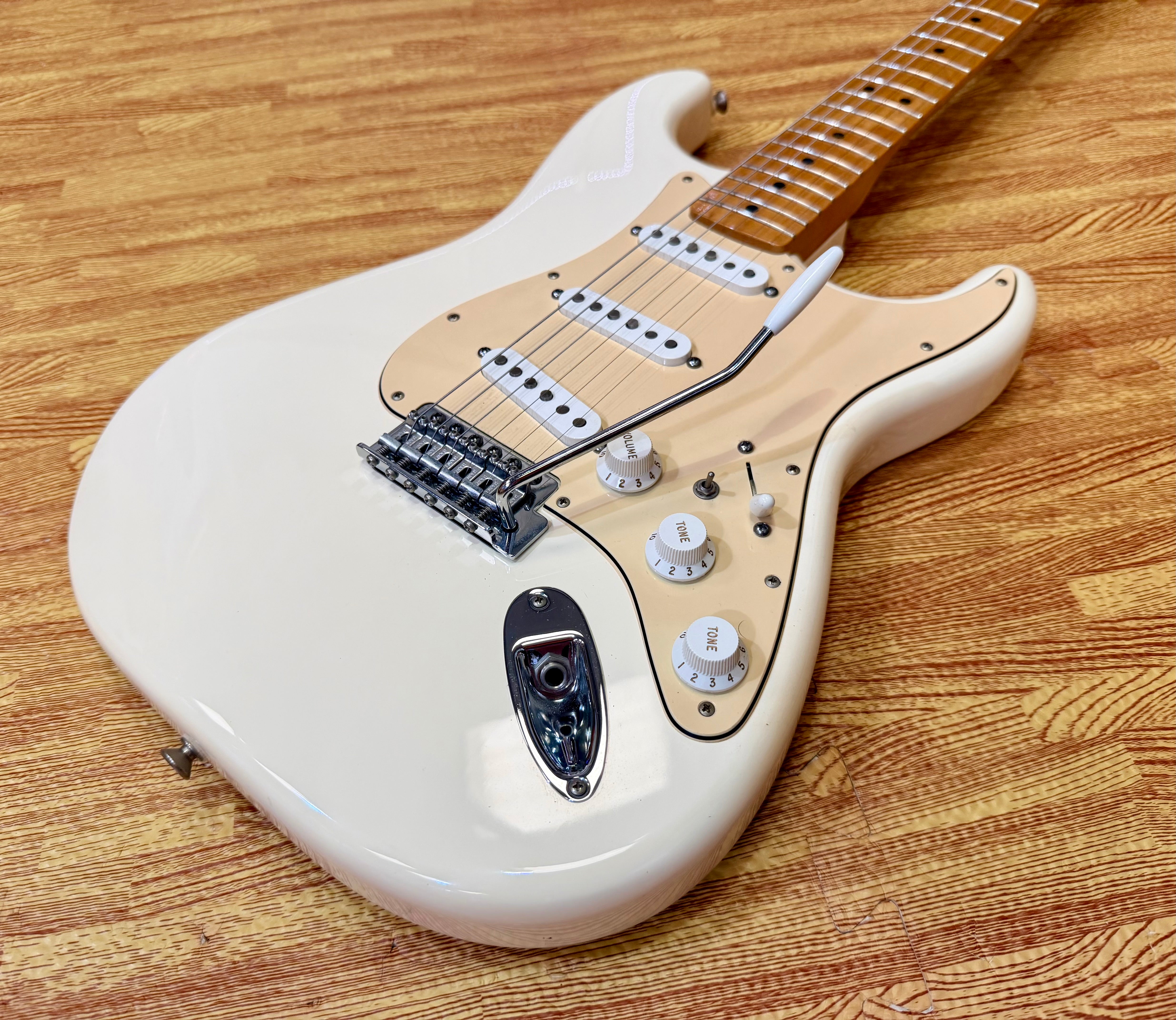 ✨UPGRADED✨ 2014 Fender Standard Stratocaster~ Arctic White~ Custom Shop Pickups