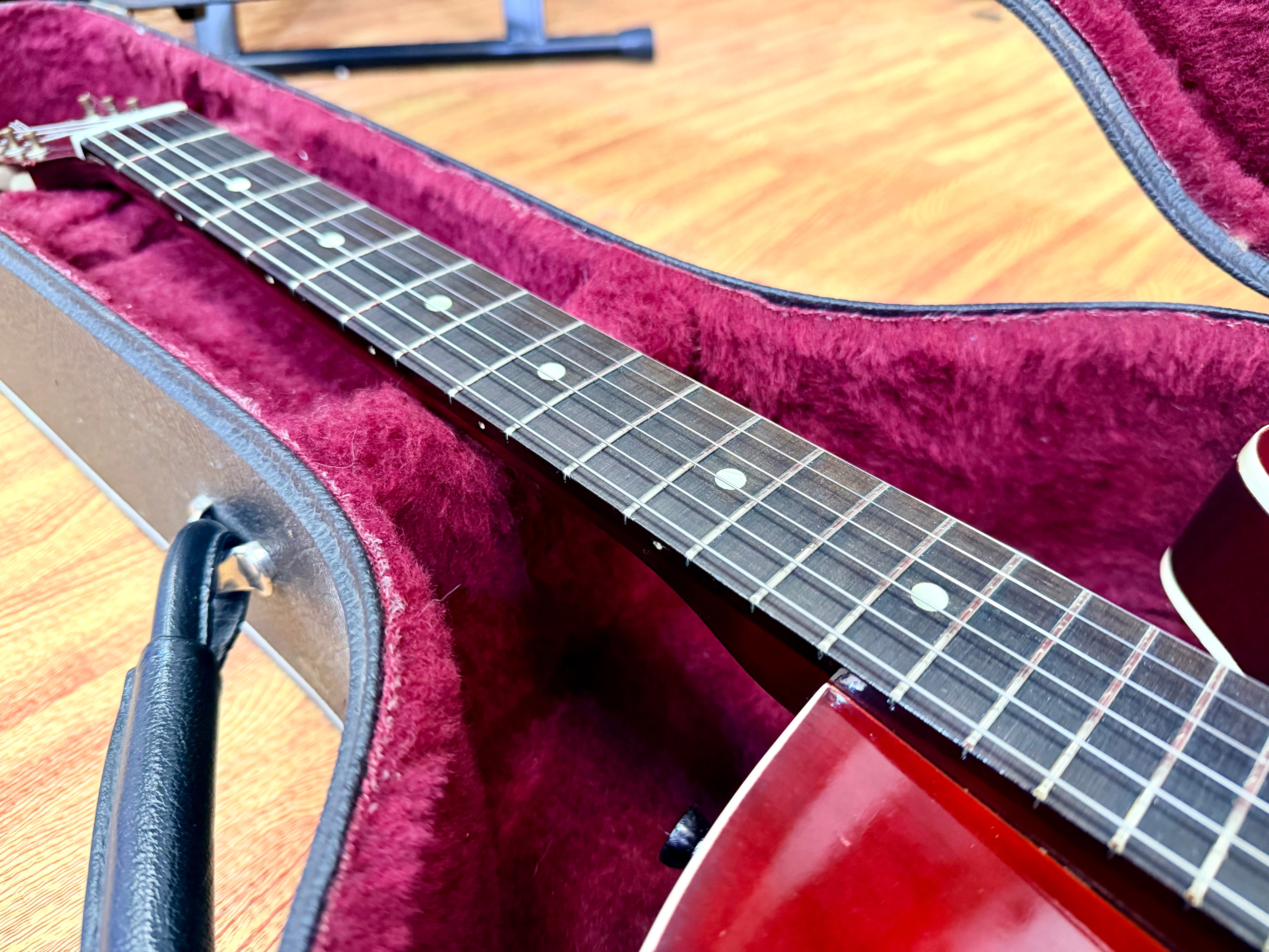 ✨VINTAGE✨ 1963 Harmony H53 Rocket~ Made in USA~ Semi-Hollow D’Armond P’up + Case
