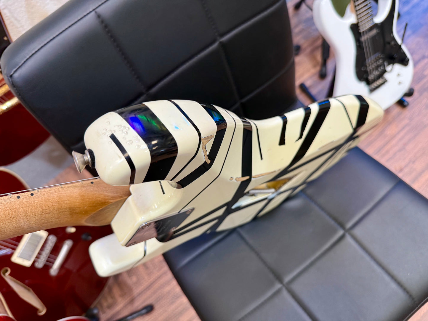š„2022š„ EVH Striped Series '78 Eruption Relic~ White with Black Stripes~Gig Bag