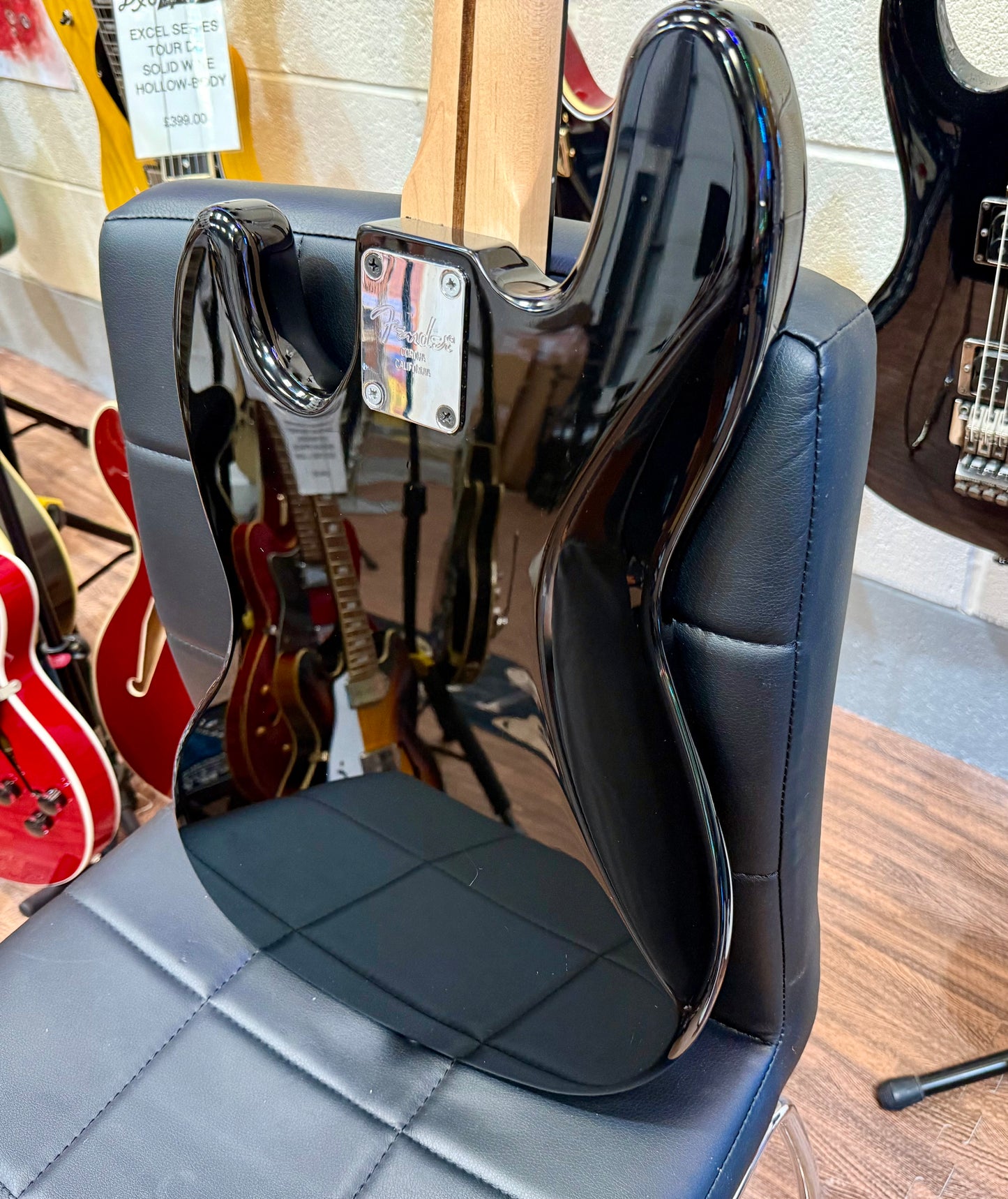 🎸 Fender Squier Classic Vibe '70s Jazz Bass~ Black~ Upgraded Neck 🎸