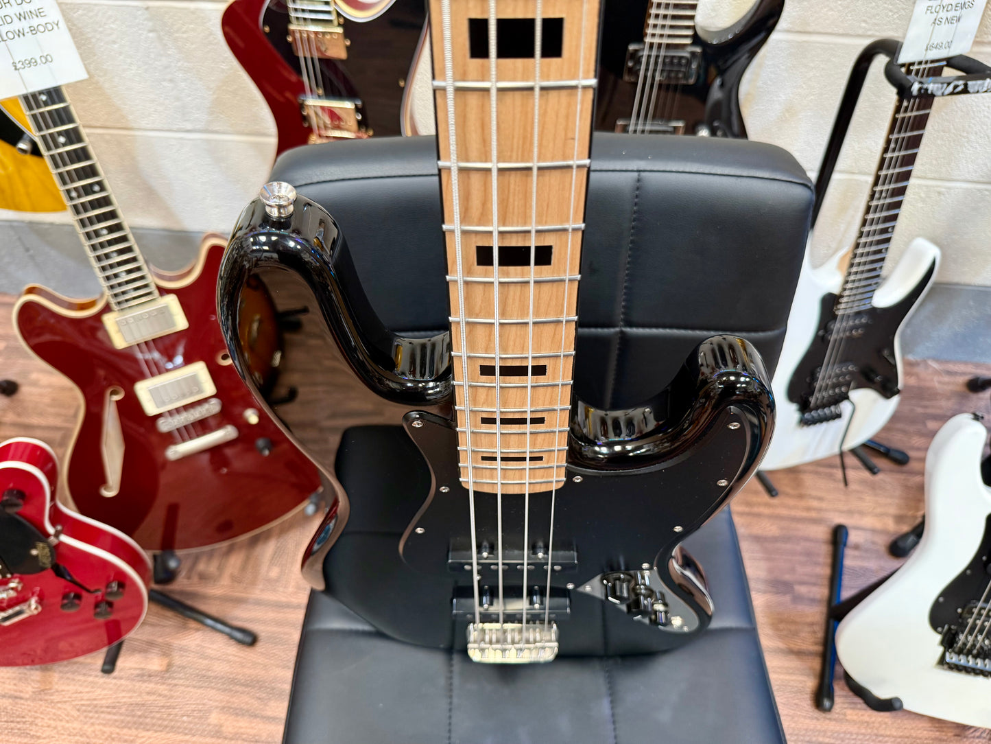 🎸 Fender Squier Classic Vibe '70s Jazz Bass~ Black~ Upgraded Neck 🎸