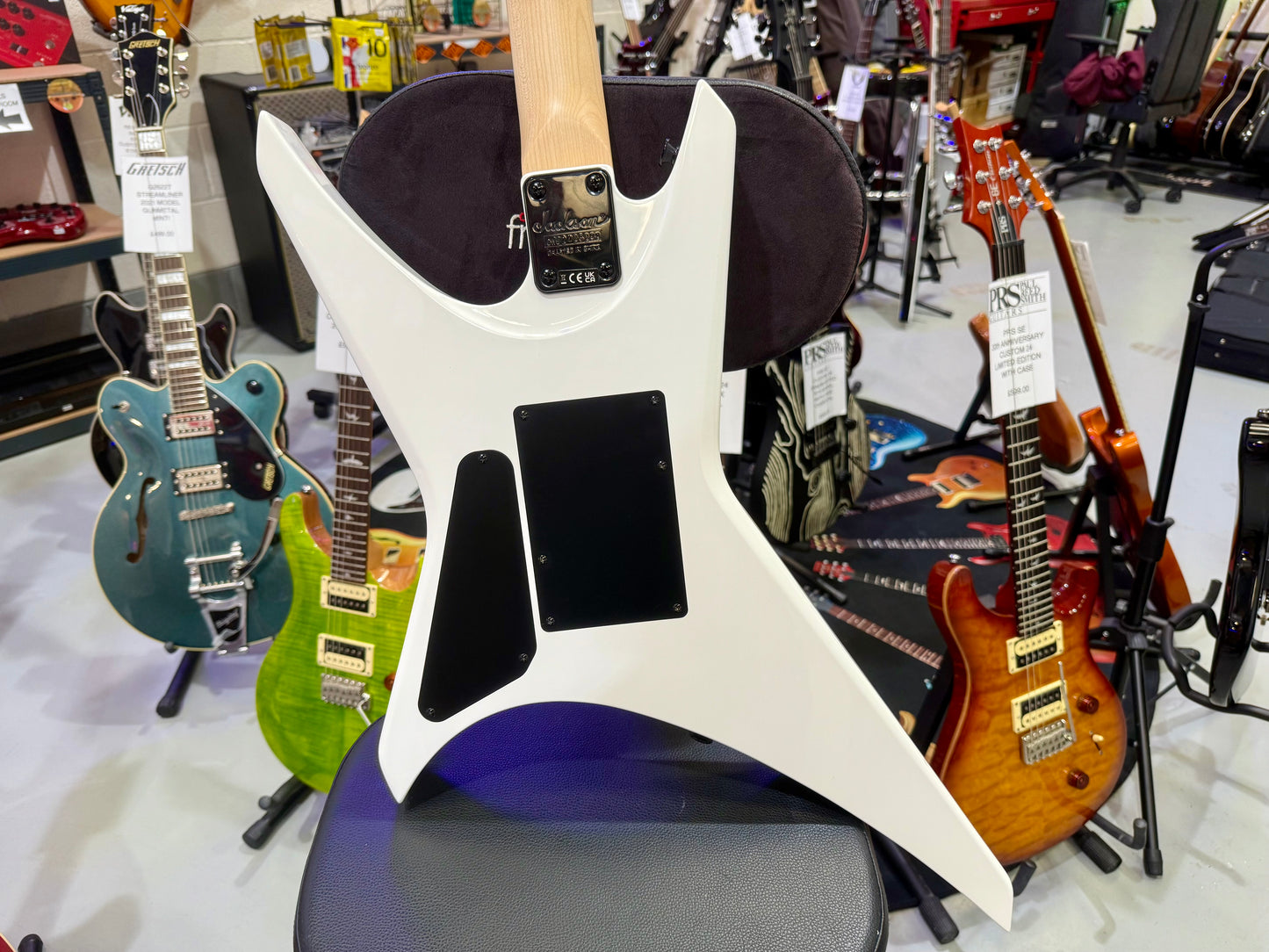 🔥2024 MINT🔥 Jackson JS32 Warrior~ Snow White~ Floyd Rose~ Amaranth Fretboard!