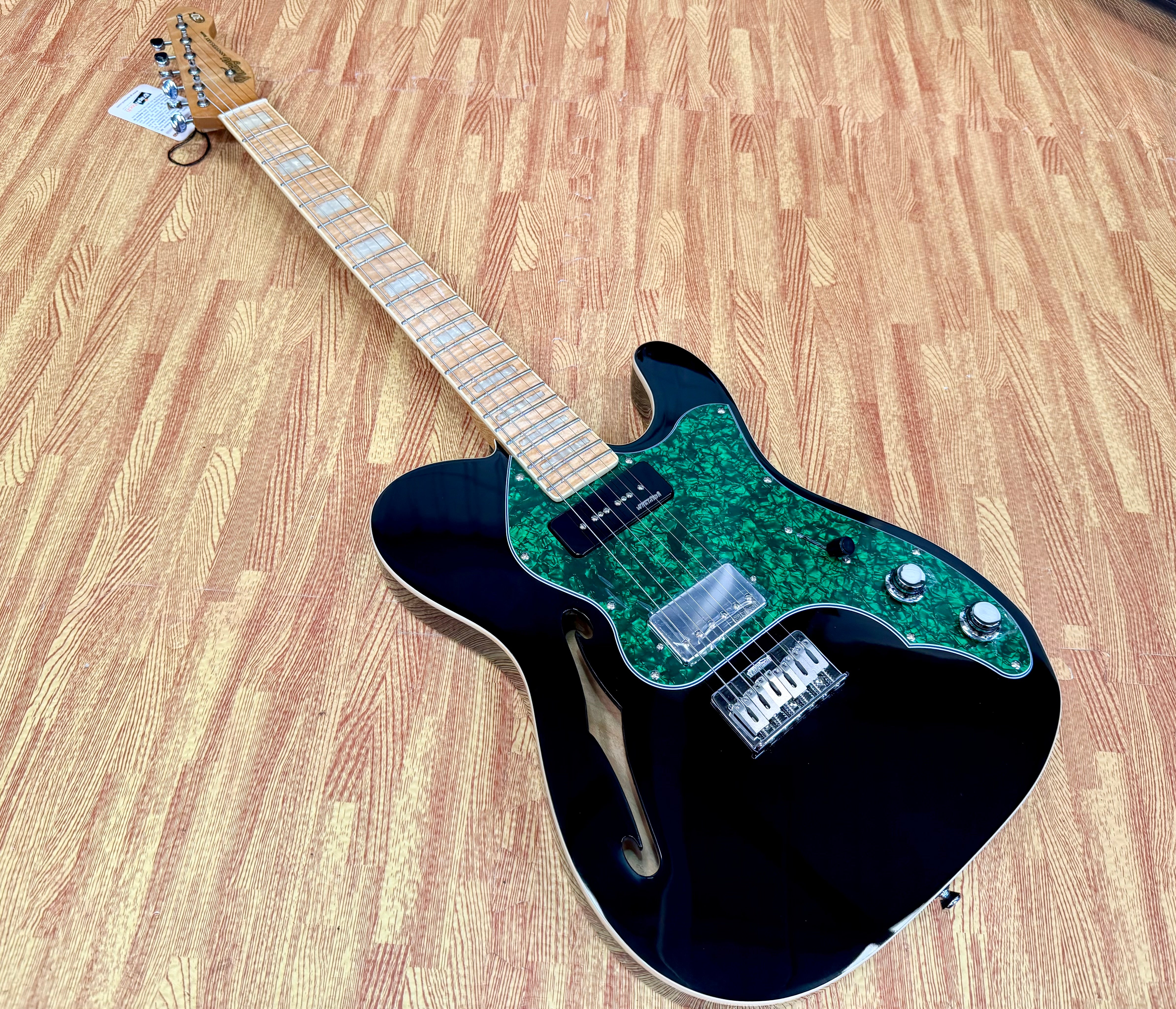🔥LAST ONE🔥 Vintage 30th Anniversary V72 ReIssued~ Thinline~ Black + Gig Bag!