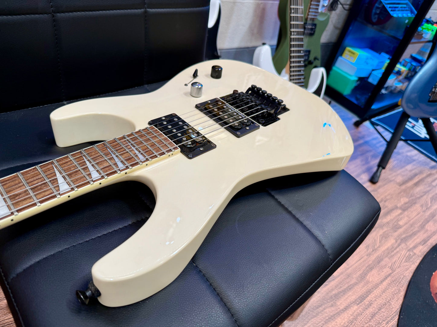 🔥SEYMOUR DUNCAN🔥 Jackson SLX DX Soloist Thru Neck~ Creme ’Vintage’ White!