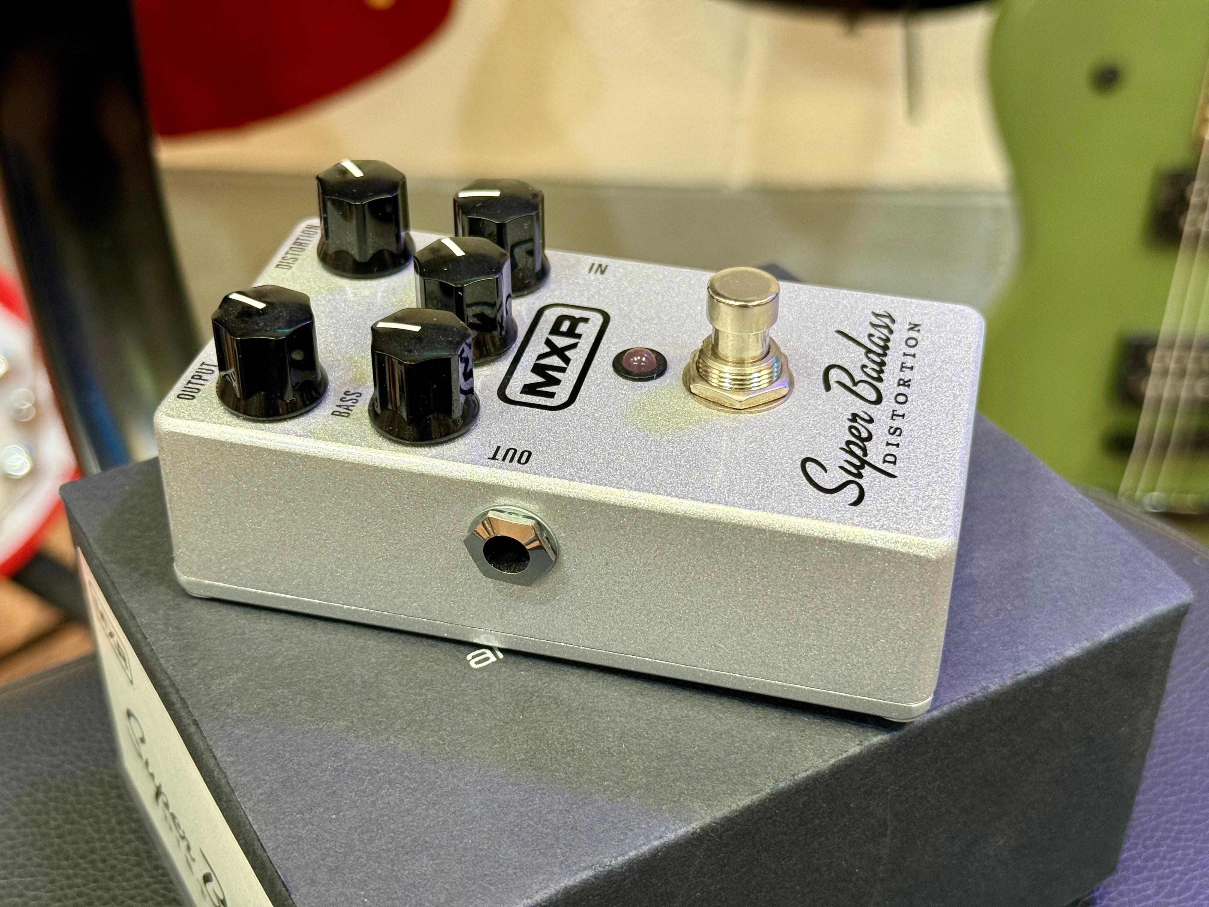 🎸MINT IN BOX 🎸 MXR M75 Super Badass Distortion Analogue Guitar Pedal~ Silver!
