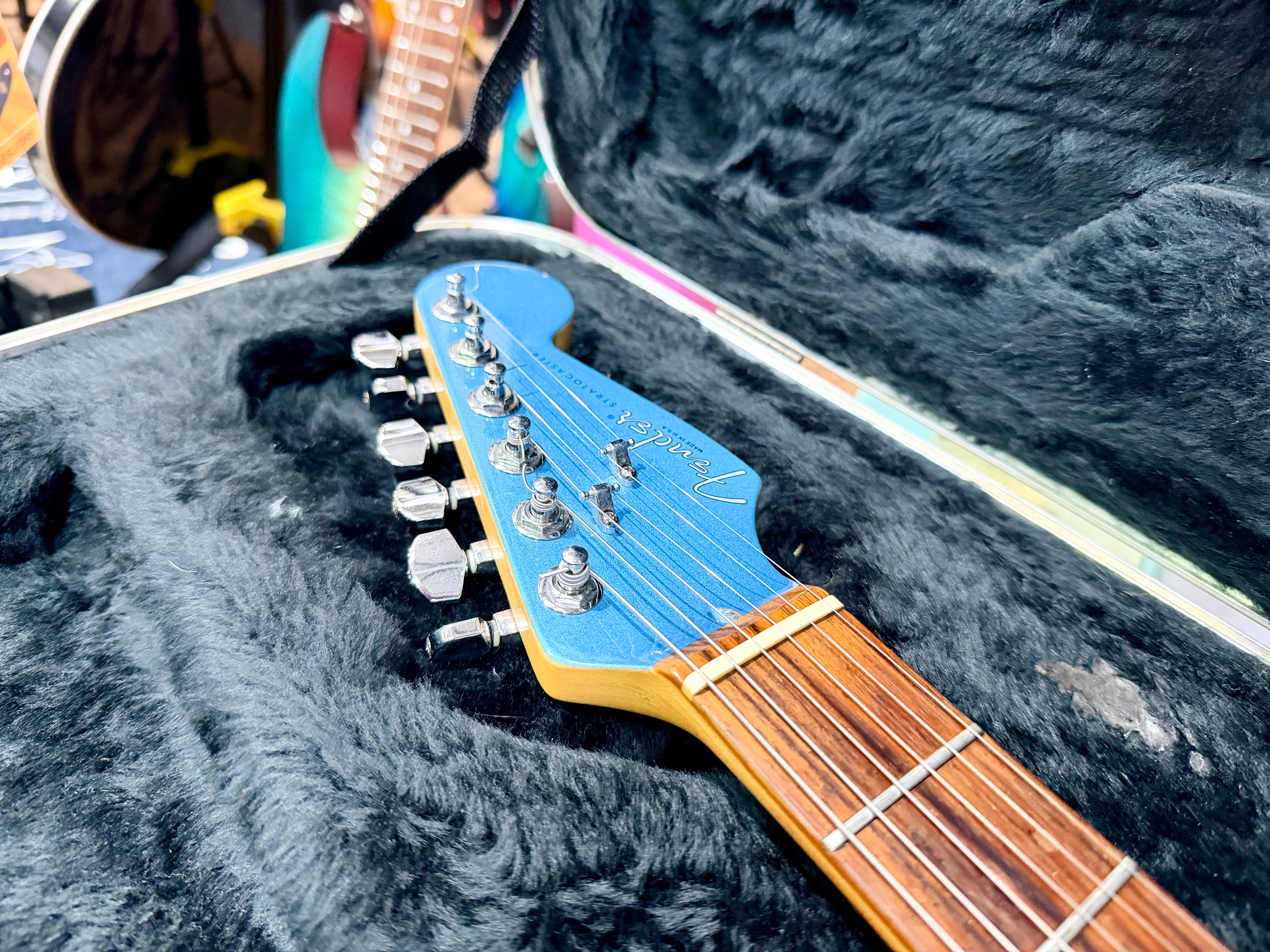 π1996π Fender Limited Edition American Standard Stratocaster~ Lake Placid Blue