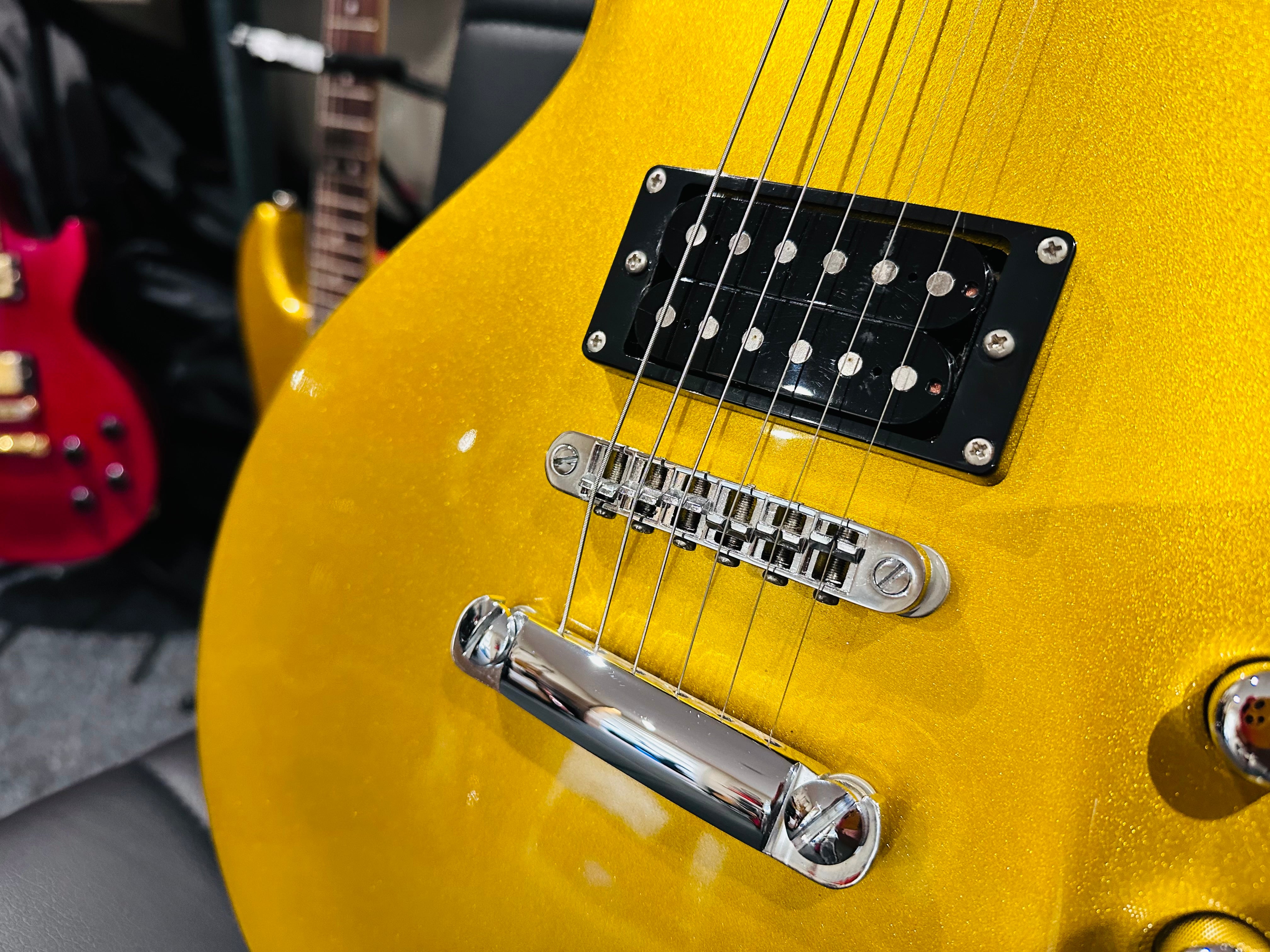 🌟ULTRA RARE & SPECIAL🌟 Lodestone UK Pulse Les Paul Shape Electric Guitar~ Gold